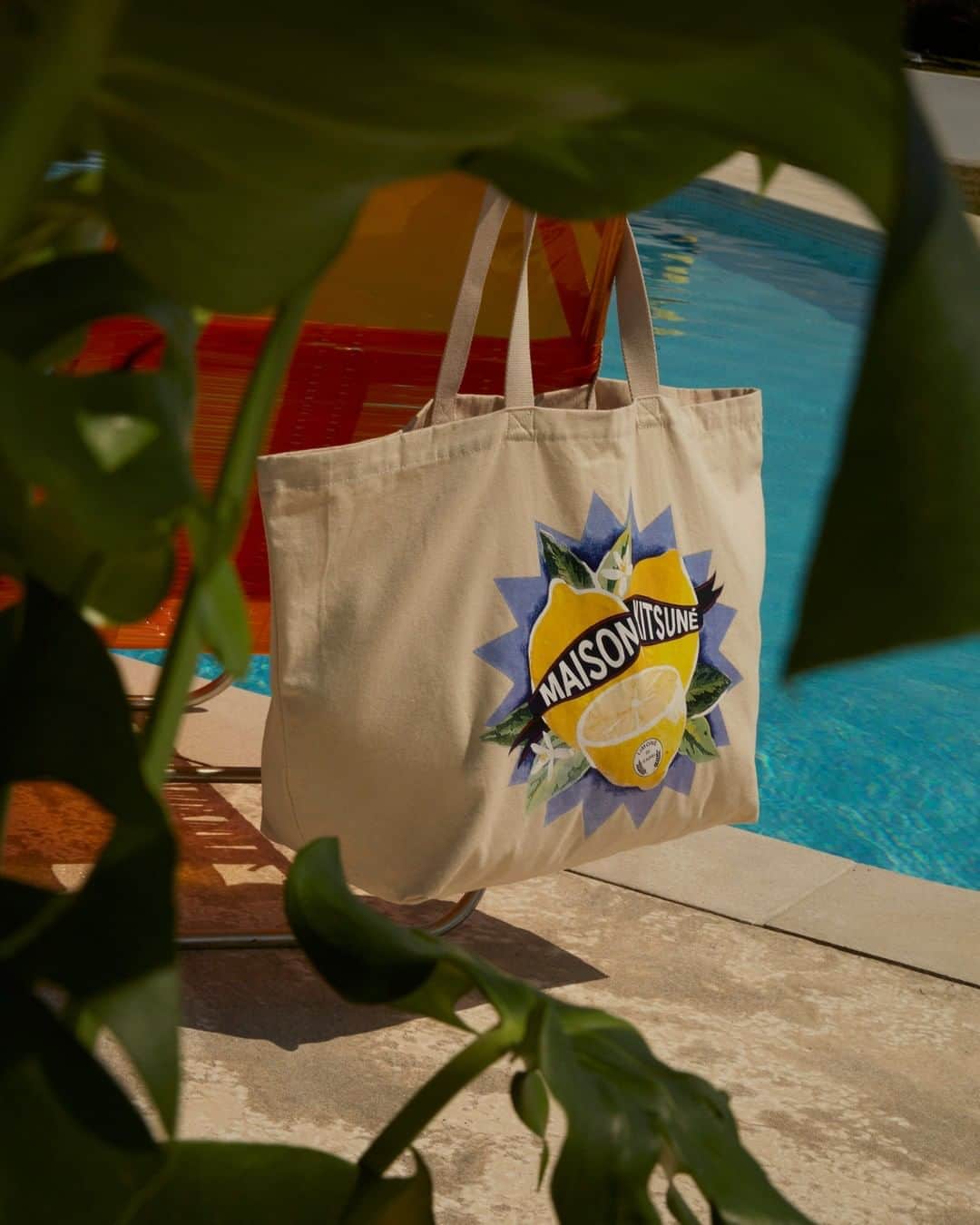 MR PORTERのインスタグラム：「Suncream? Check. Book? Check. Now you just need a bag to put it all in. Luckily, @maisonkitsune has you covered in that department. ⁠ -⁠ Head to The Sun Shop for more poolside essentials. #MRPORTERontheroad」