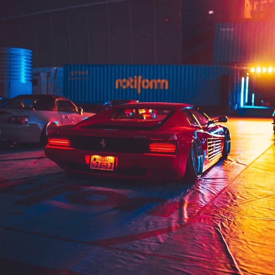 CARLiFESTYLEさんのインスタグラム写真 - (CARLiFESTYLEInstagram)「Thoughts on this Bagged Testarossa? 👍🏼or👎🏼? Photo by @the_kyza | Owner @kazuki_crossglow #carlifestyle #testarossa #bagged」7月6日 22時09分 - carlifestyle