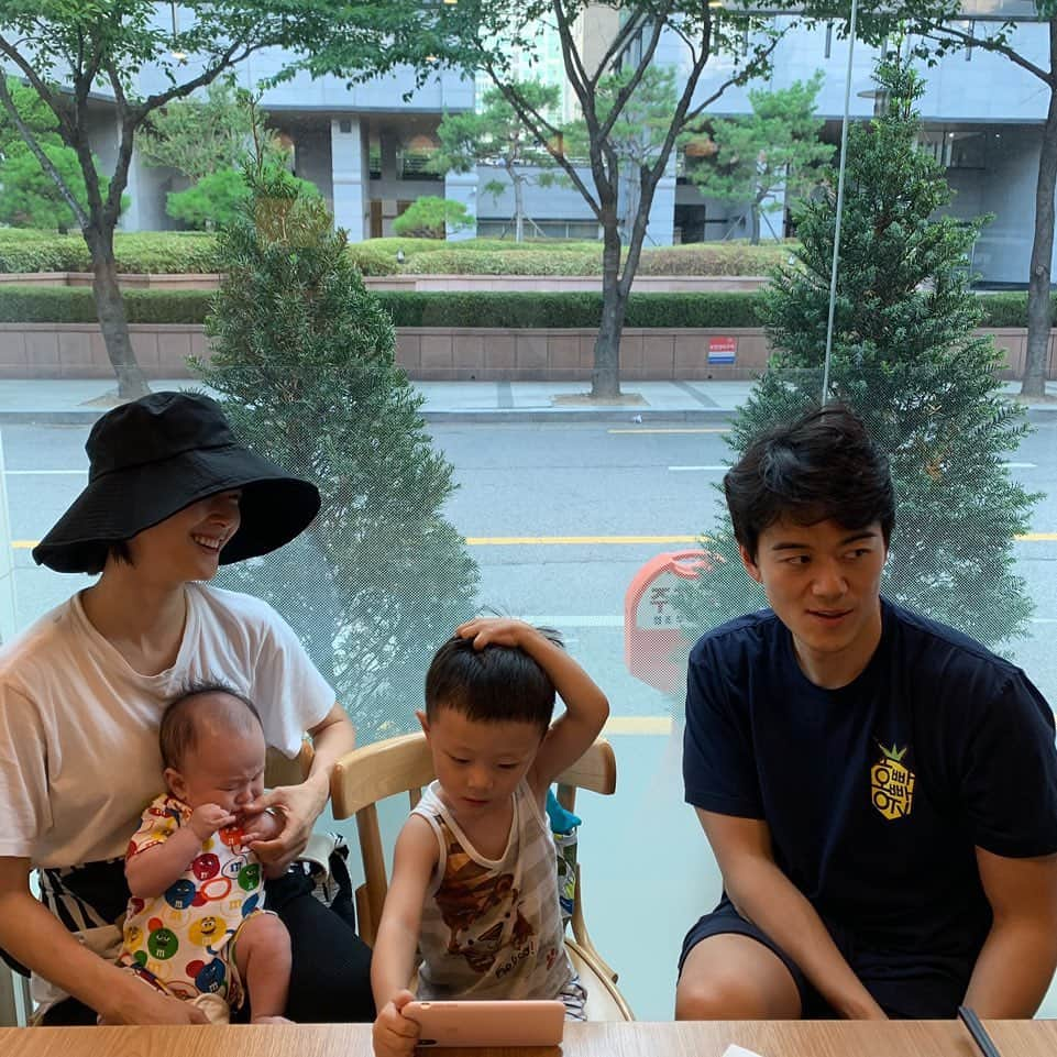 イ・ヒョニさんのインスタグラム写真 - (イ・ヒョニInstagram)「#familyday 👨‍👩‍👦‍👦」7月6日 22時13分 - lee.hyunyi