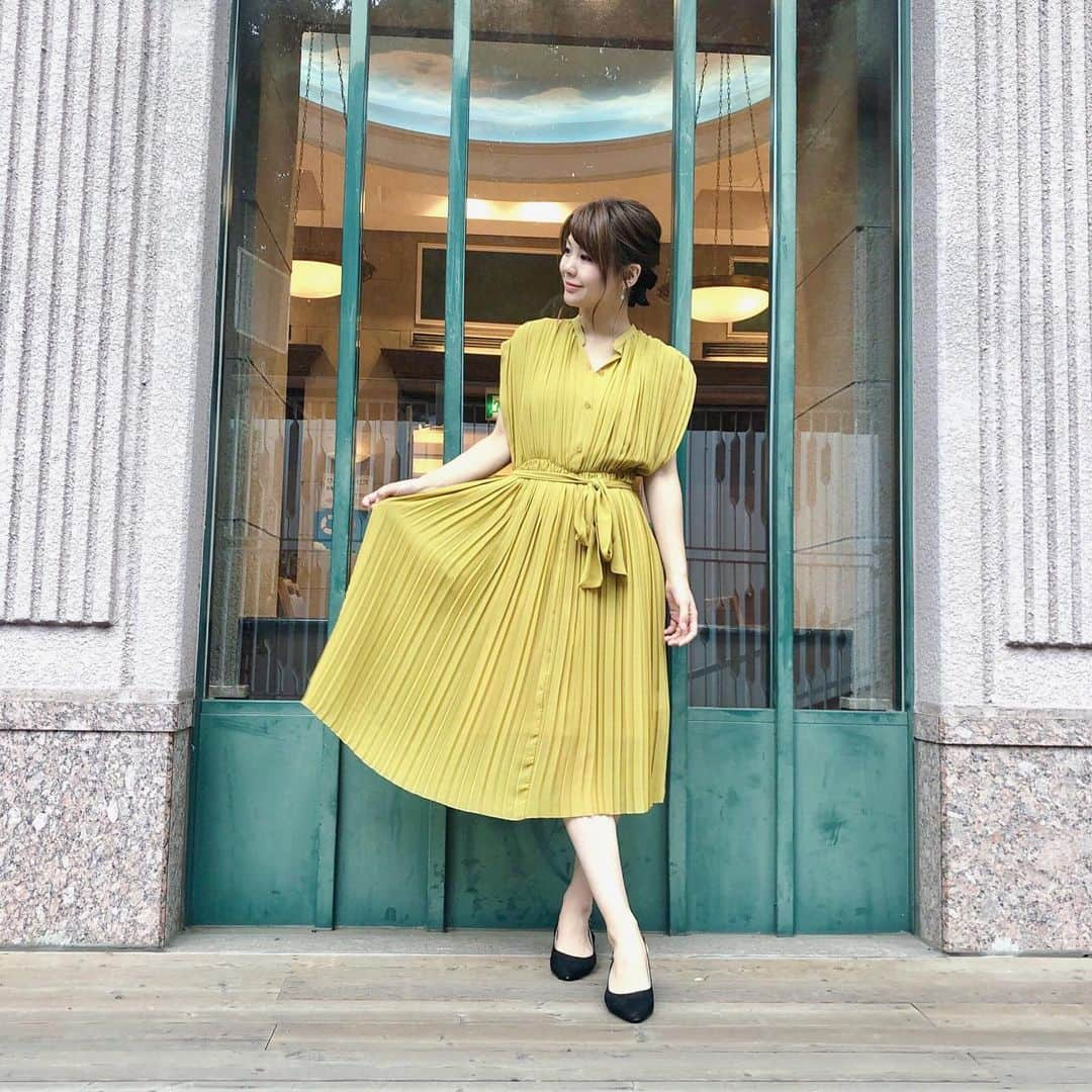 長谷川真美さんのインスタグラム写真 - (長谷川真美Instagram)「👗💕 #まあみコーデ 💗 ・ 家族でお出かけ☺️✨ RUIRUE BOUTIQUE @ruirueboutique_official の #ワンピース をサラッと💗 ・ 二次会とかにも着ていけそうな 上品なデザインのワンピ👗✨ 腕回りのドレープのデザインが 気になる二の腕を 細く見せてくれて好きーーー😳💕 ・ ここのブランドのお洋服って ほんとラインが綺麗なんだよね✨ ・ 3枚目は最近真似して ポージングするようになった 息子はち君です👼💕笑 ・ #RUIRUEBOUTIQUE #dress #pantdress #コーディネート #二次会コーデ #結婚式 #二次会 #お宮参り #授業参観 #coordinate #おしゃれさんと繋がりたい #maami #まあみ」7月6日 22時18分 - maami.hase