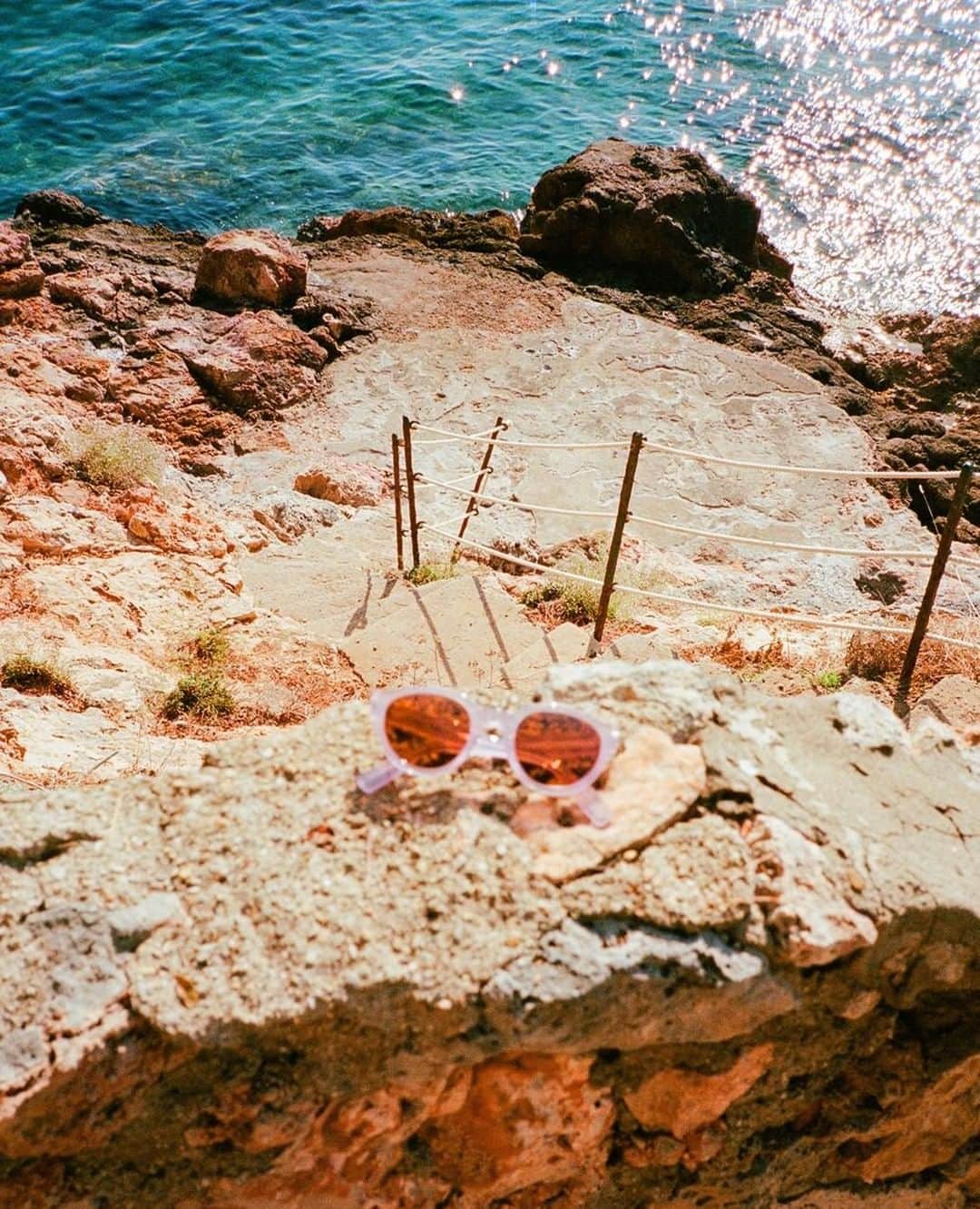 Meganさんのインスタグラム写真 - (MeganInstagram)「Zanzan SUNETRA sunglasses and the deep blue sea... ⁠ ⁠ ⁠ #サングラス #선글라스 #lunettes #occhiali #sunglasses #eyewear #handmadeinitaly #slowfashion #buybetterbuyless #zanzaneyewear⁠ #portosantostefano ⁠ ⁠」7月6日 22時20分 - zanzan_domus