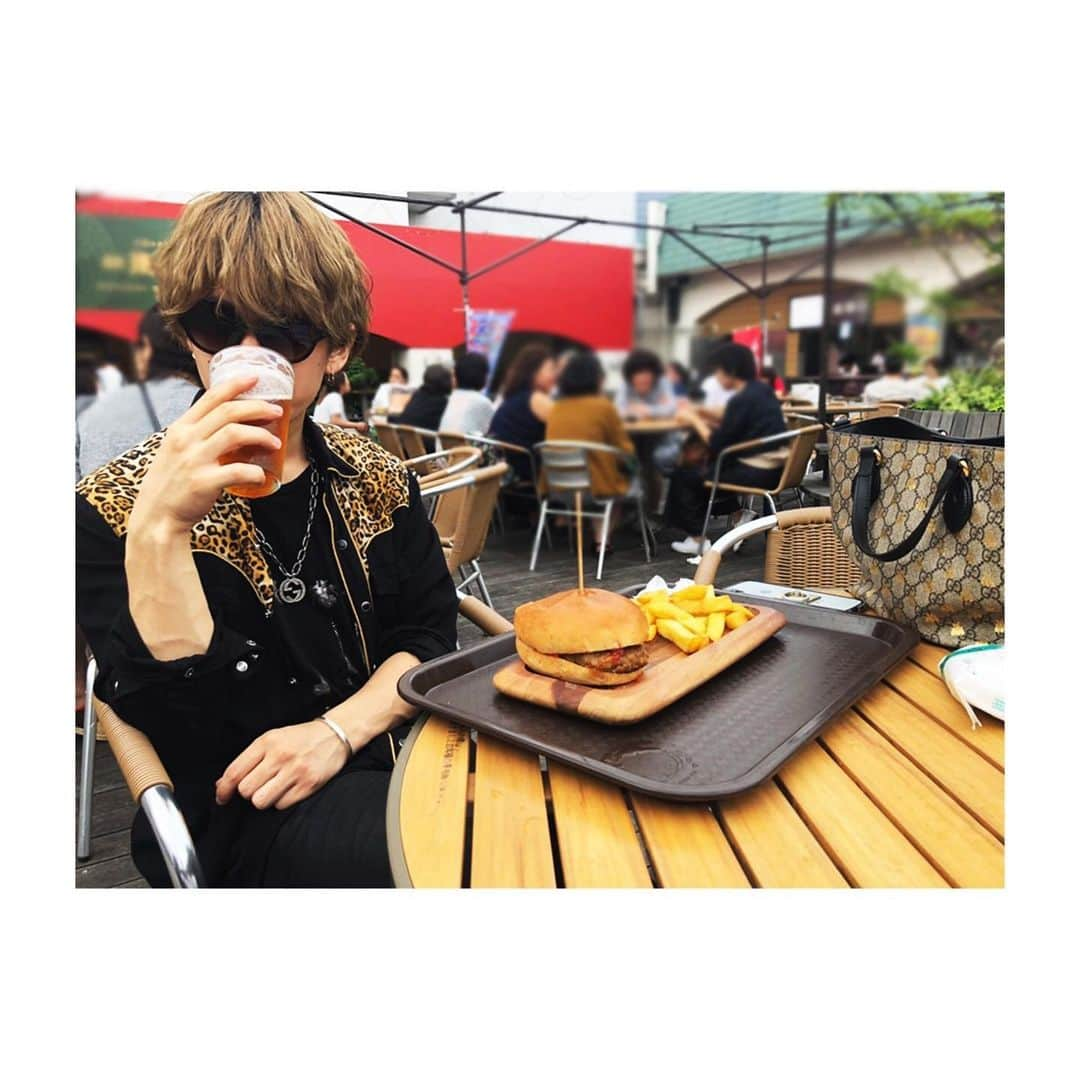 ベーコンさんのインスタグラム写真 - (ベーコンInstagram)「Hawaiian🍻🍔🌺」7月6日 22時20分 - umadura_bacon