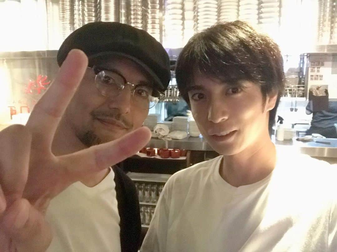 武田知大さんのインスタグラム写真 - (武田知大Instagram)「‪馬木也さーん！！#アンフェア では、芝居の事を聞きまくりました。偉大な先輩に芝居の質問攻撃！攻撃！攻撃！全てに、丁寧に答えて頂き、深さ、面白さをたくさん教えて頂きました🙇‍♂️‬ ‪#山口馬木也 さん #殺してもいい命‬」7月6日 22時32分 - tomohir0917