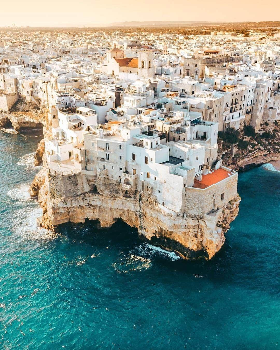 Blonde Saladさんのインスタグラム写真 - (Blonde SaladInstagram)「ON TBS BUCKET LIST: A dip in the cool blue of Polignano a Mare and the beautiful Apulia surroundings 🌊Discover more on our mag🐚 #theblondesalad #bucketlist #polignanoamare #apulia #travel #italy #dreamydestination #summer2019 @travelandleisure」7月6日 22時26分 - theblondesalad