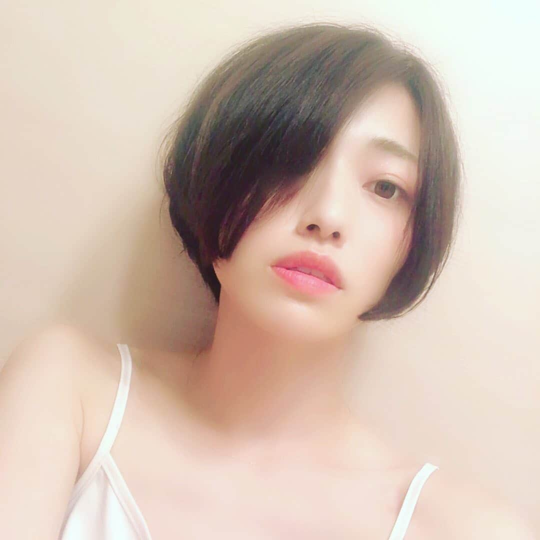 市川まさみさんのインスタグラム写真 - (市川まさみInstagram)「💗💗💗 #freera #omotesando #hairstyle #shorthair #グレージュ #前下がりショートボブ」7月6日 22時27分 - ichii710