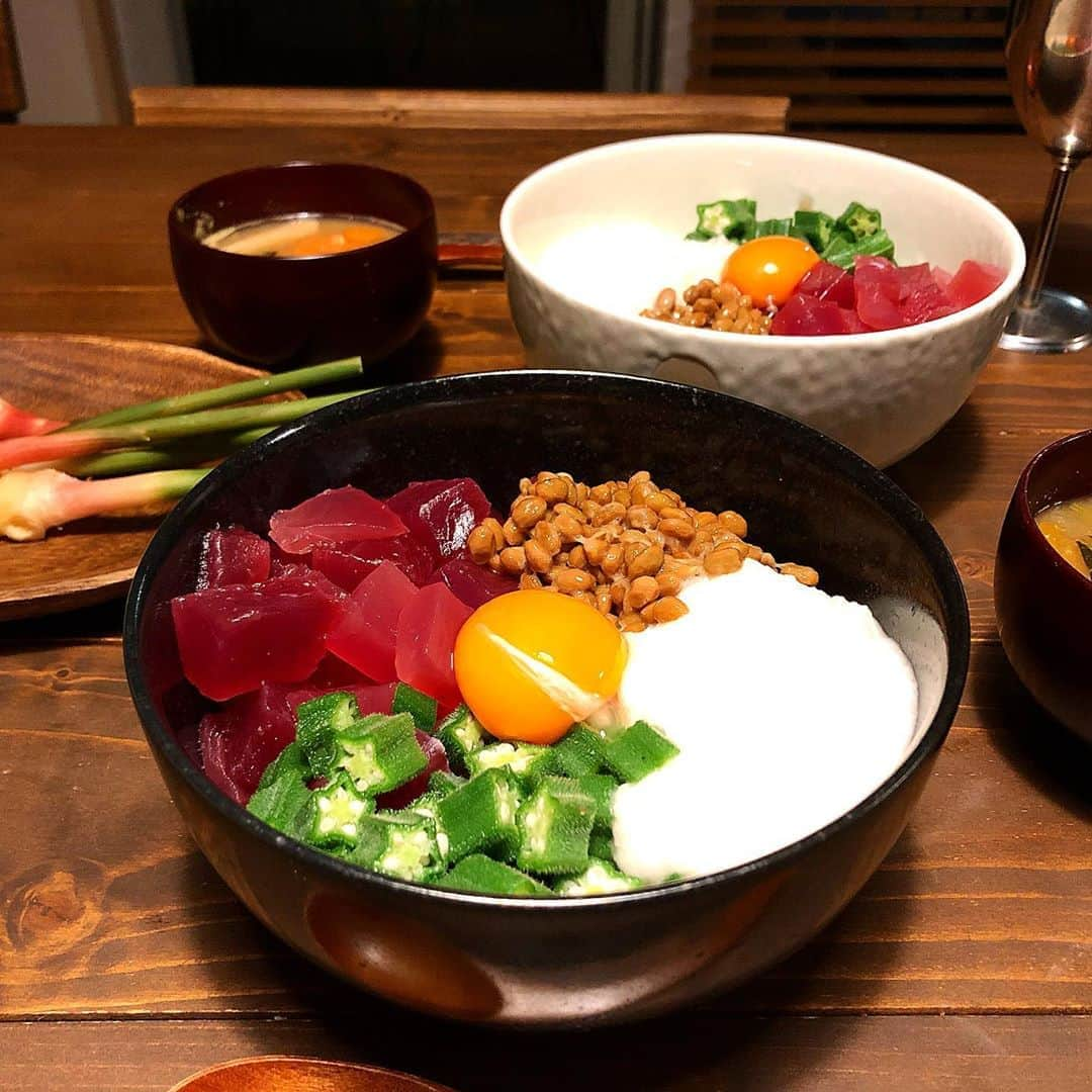 仲谷亜希子さんのインスタグラム写真 - (仲谷亜希子Instagram)「夏バテにネバネバ丼😄 今日はプロフ写真撮りに行った後、 久々南青山で打ち合わせでした📓 来月から本格復帰🎤楽しみだなん✨ 娘は主人といる時の方が大人しいらしい😓 #おうちごはん #ふたりごはん #夫婦ごはん #献立 #手作りごはん #夜ごはん #晩ごはん #おうちごはんLover #クッキンググラム #家庭料理 #料理写真 #夕飯 #丁寧な暮らし #豊かな食卓 #foodstyling #手料理 #暮らしを楽しむ #iegohan #cooking #cookingram」7月6日 22時41分 - aki_chan818