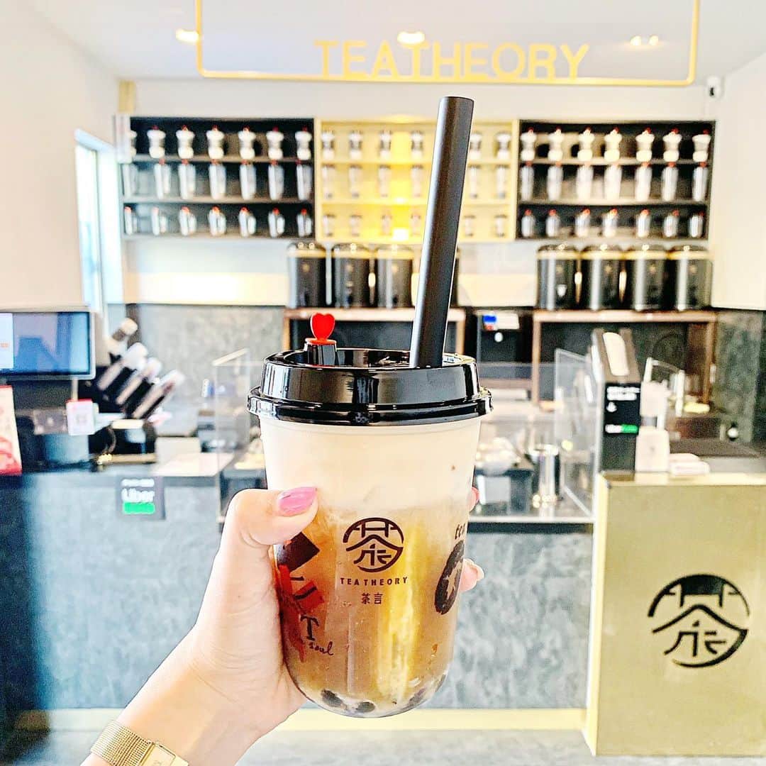 のインスタグラム：「＊ 📍 TEA THEORY 茶言 in 浅草 @chagen_tapioka ・ ・ タピオカが大きくてもちもちで #ミルクフォームブラックティー  は生クリームが 上にのってるんだけど デザート感覚で美味しかった😋 ・ ・ #asakusa#tapioca#cafe #instagood#instacafe #lol#like4likes#followme #浅草#タピオカ#タピオカミルクティー  #カフェ#カフェ巡り#浅草カフェ #カメラ女子#いいね#いいな返し#フォロミー」