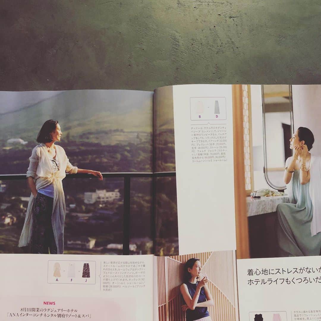 浜島直子さんのインスタグラム写真 - (浜島直子Instagram)「今発売中のミセス8月号。 「旅上手は着回し上手」のページに出させていただいています。  初めまして！のミセスでしたが、スタッフの皆さんが和気あいあいと和やかな雰囲気で、とても楽しい別府ロケでした♨️ ありがとうございました😊 ・ #ミセス #ミセス8月号 #別府」7月6日 14時04分 - hamaji_0912