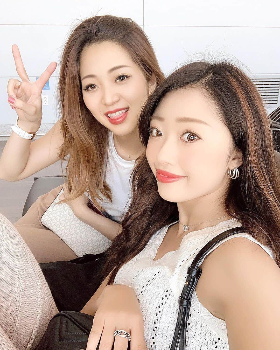 のインスタグラム：「＊ 2019.6/30〜 in Korea 🇰🇷💓 今回は初もえと女子旅💕✈️ 行った事ないところに たくさん行けて楽しすぎた😘 ・ ・ コスメも洋服もたくさん買えたし 満足です🙋‍♀️💕💕 それにしてもたくさん歩いたけど それもまた思い出😂💭💓 次はどこ行こうかなぁ……🤤✨ ・ ・ #korean#travel#make#code#camera #tabijyo#instagood#instacafe #l4l#like4likes#followme #韓国#韓国旅行#メイク#コーデ #カフェ巡り#海外旅行#カメラ女子 #たくさん歩いて#たくさん笑った3日間 #タビジョ#いいね#いいね返し#フォロミー」