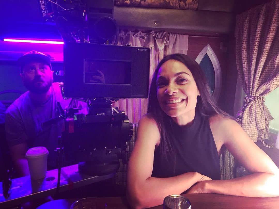 アラン・カミングさんのインスタグラム写真 - (アラン・カミングInstagram)「Working with this beauty again, @rosariodawson, for the first time since Josie and the Pussycats in 2000! #Briarpatch #likeyesterday #eastvillagegurlz」7月6日 14時29分 - alancummingreally