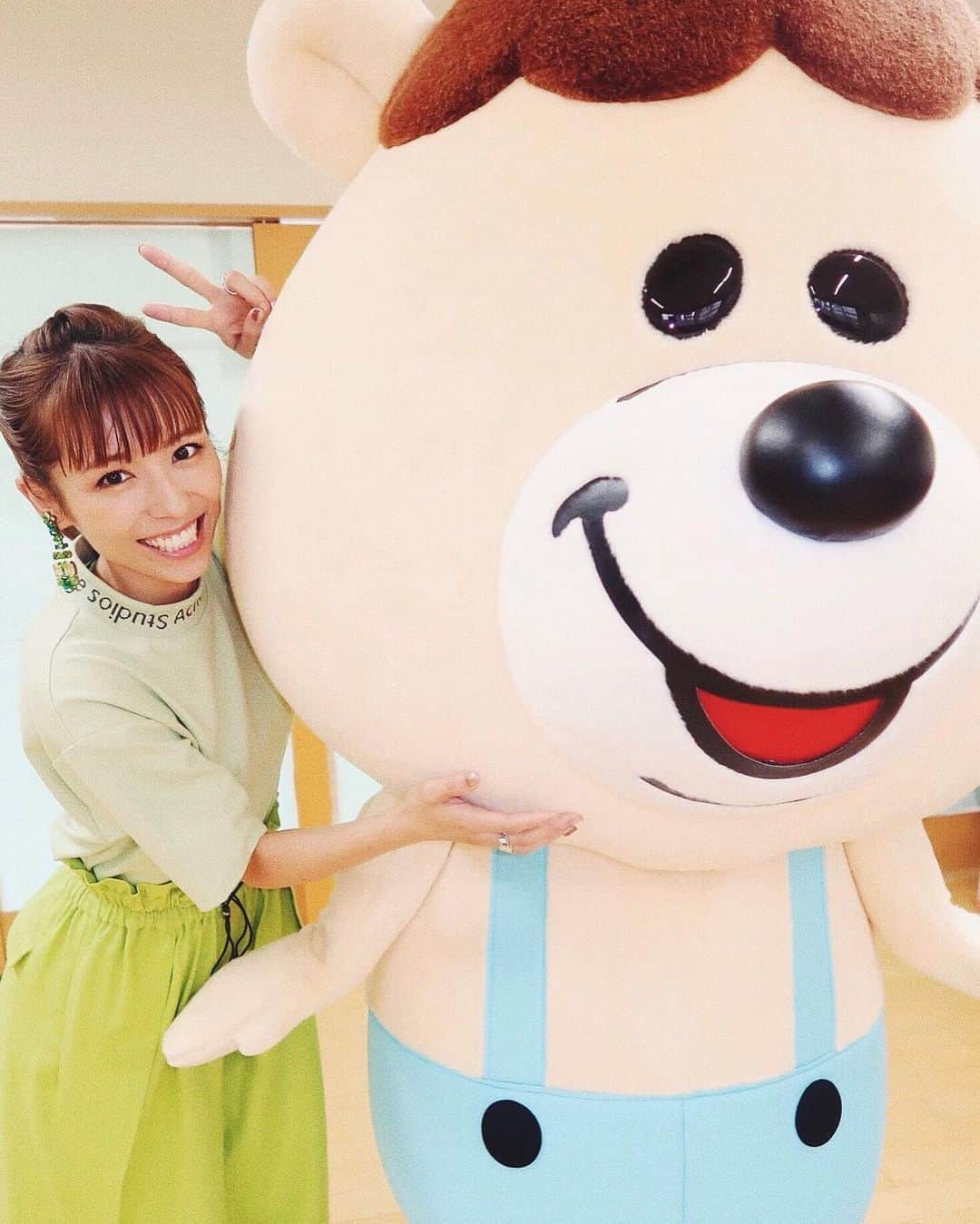 若槻千夏さんのインスタグラム写真 - (若槻千夏Instagram)「久々にクマタンと一緒🐻💛🧡💚」7月6日 14時29分 - wakatsukichinatsu