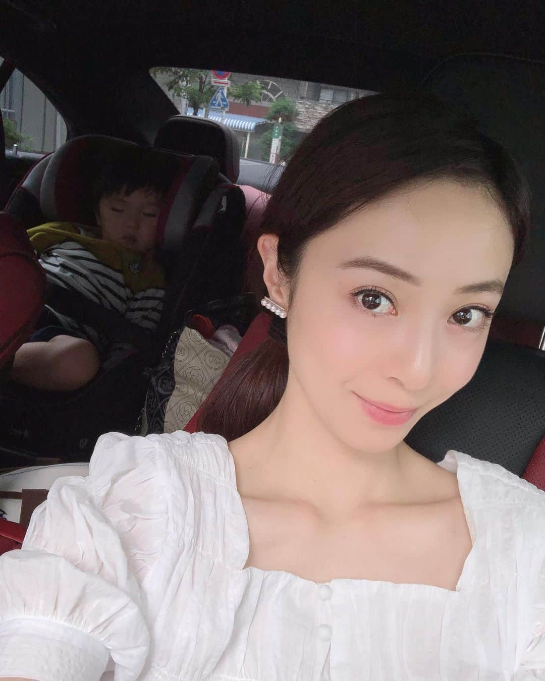 白田久子さんのインスタグラム写真 - (白田久子Instagram)「週末は主人の実家へ🚗  子供達が寝ちゃったので少し休憩😌 みんなはどんな予定？ #weekendtime  #年子ママ」7月6日 14時44分 - hisako_shirata