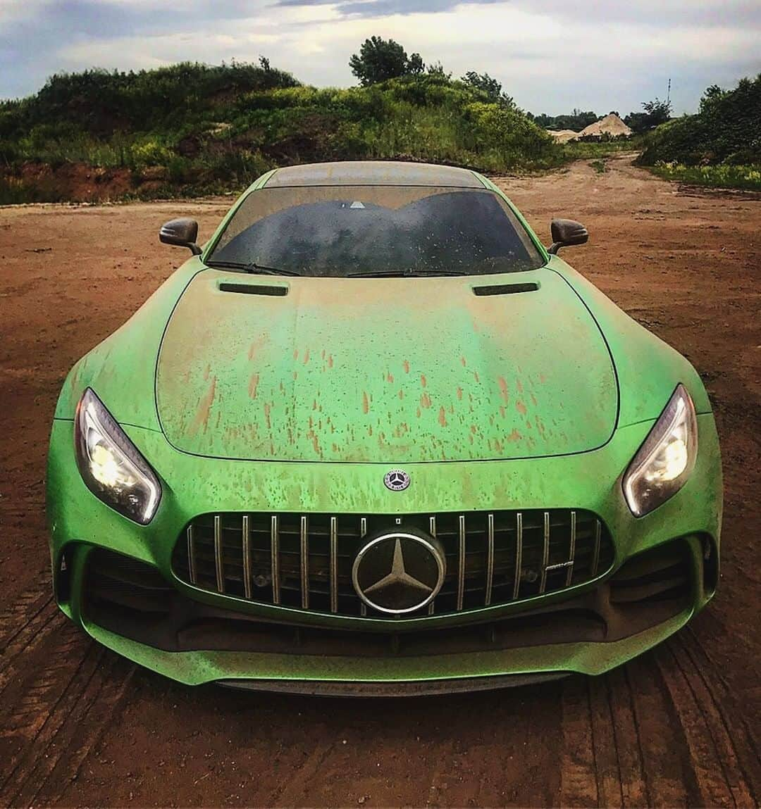 メルセデス・ベンツさんのインスタグラム写真 - (メルセデス・ベンツInstagram)「What happens in Wisconsin, stays in Wisconsin. 🔥 Photo by @lumber21. __________ [Mercedes-AMG GT R | Kraftstoffverbrauch kombiniert: 12,4 l/100 km | CO₂-Emissionen kombiniert: 284 g/km | mb4.me/nefz] . #MercedesBenz #MercedesAMG #🚿 #AMG #AMGGTR #DrivingPerformance #automotivedesign #mbfanphoto #dirtlife #mbcar」7月6日 15時00分 - mercedesbenz