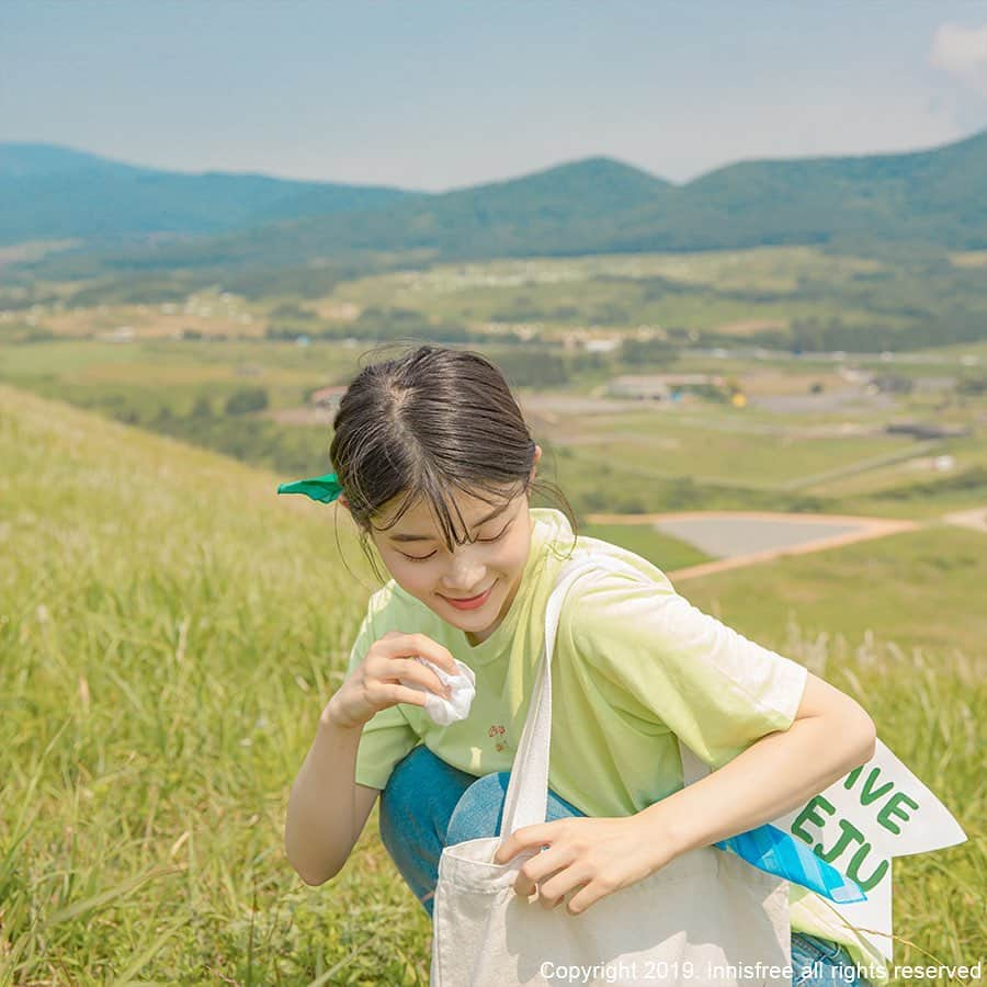 innisfree official (이니스프리) さんのインスタグラム写真 - (innisfree official (이니스프리) Instagram)「☁ SAVE JEJU ☁ #Playgreen saves the Jeju. Why don't we start from Saebyeol Oreum today? (´｡• ᵕ •｡`) ⠀ ☁ SAVE JEJU ☁ 제주를 지키는 플레이그린. 오늘은 오름에서 시작해볼까요? (´｡• ᵕ •｡`)」7月6日 15時00分 - innisfreeofficial