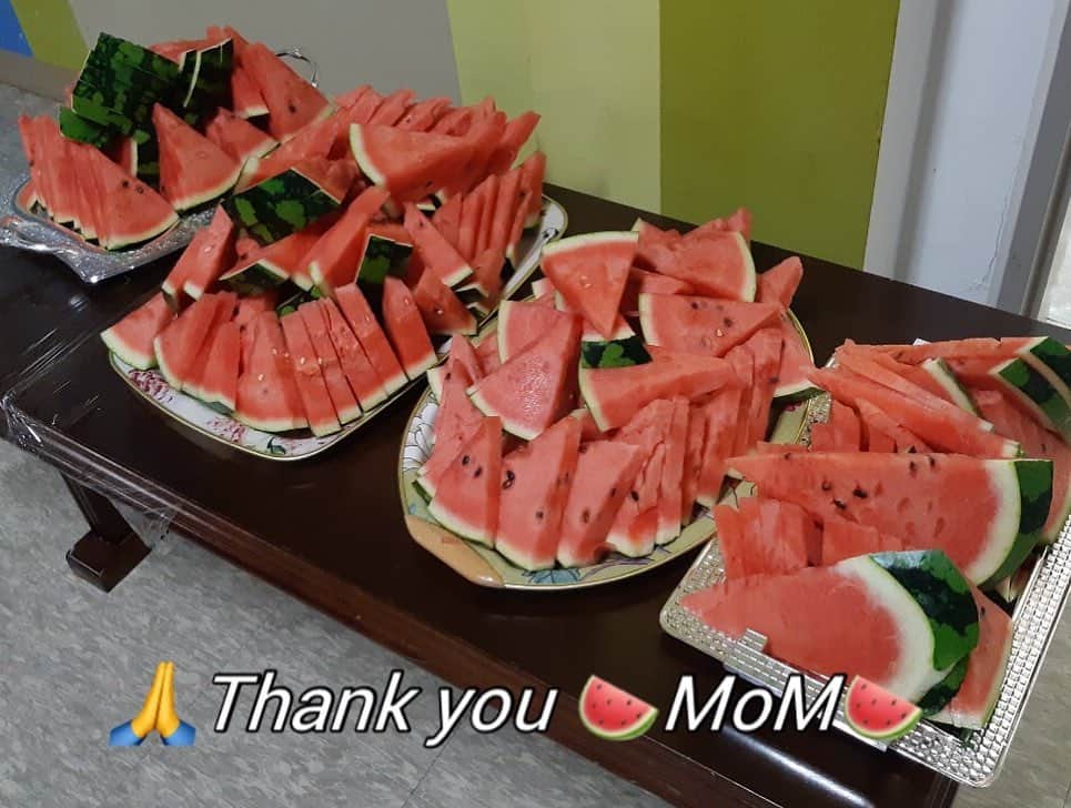 キム・ソナさんのインスタグラム写真 - (キム・ソナInstagram)「Thank you MoM💋 love you~~ ❤️ #시크릿부티크 #제니장 #수박 #파뤼 #watermelon #すいか🍉  #Mom #jennyjang #secretboutique」7月6日 15時08分 - kimsuna_official
