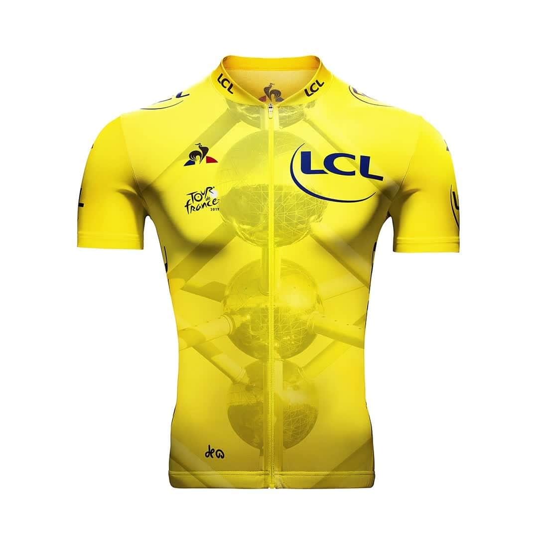 のインスタグラム：「🚴 Aujourd'hui aura lieu à Bruxelles le Grand Départ du #TDF2019 !  Cette édition est spéciale car elle marque le 100e anniversaire du Maillot Jaune. À cette occasion, #lecoqsportif a créé 20 maillots exceptionnels dans ses ateliers à Romilly : un différent pour chaque étape, présentant un visuel unique et adapté au parcours du jour.  @letourdefrance #LCSRide #Ride @lcl」