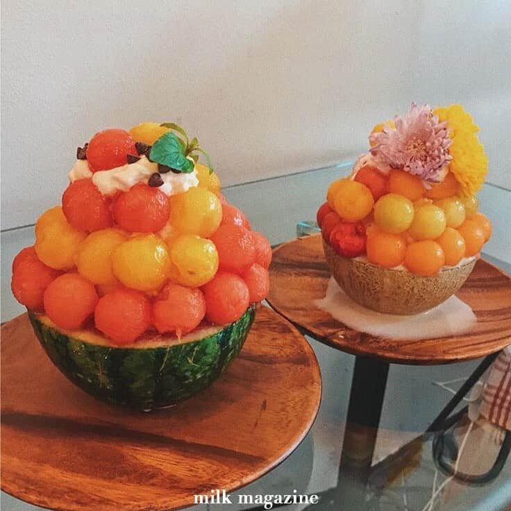 MOVE / ムーブさんのインスタグラム写真 - (MOVE / ムーブInstagram)「❁ ﻿﻿ ┈┈┈┈┈┈┈┈┈┈┈┈┈┈┈﻿﻿ ﻿﻿ 浅草にある、『よろず茶屋444』﻿ かき氷が美味しくて大人気のお店なんです❤︎﻿ ﻿ 中でもフルーツがたっぷりのかき氷が﻿ 夏の大人気メニュー🍈💕﻿ ﻿ てんこ盛りのフルーツは﻿ 思わず写真を撮りたくなりますね！﻿ ﻿ 行列ができるかき氷屋さん。﻿ 予約も取れるので、ぜひチェックしてみてね✨﻿ ﻿ 住所	:東京都台東区浅草4-4-4　1F﻿ 営業時間(7月〜9月) 11:00 ～ 18:00﻿ ラストオーダー17:00﻿ 定休日:月曜日　※月曜日が祝祭日の場合は翌日﻿ 電話番号:03-5808-9408﻿ ﻿  photoby﻿﻿ ‪‪❤︎‬ @yui__410 ❤︎ @rie_tabi ﻿﻿ MiLKではみなさんからのお写真を募集しています♥﻿﻿﻿﻿﻿ @milk_magazine_﻿﻿ をタグ付けして投稿してね♥﻿﻿﻿﻿ ﻿﻿ ┈┈┈┈┈┈┈┈┈┈┈┈┈┈┈﻿﻿ @milk_web #milk_magazine﻿﻿﻿﻿ #milkmagazine  #浅草カフェ #浅草カフェ巡り#浅草カフェめぐり #浅草食べ歩き #浅草グルメ #かき氷巡り #浅草かき氷 #かき氷 #フルーツかき氷 #よろず茶屋444 #よろず茶屋 #フォトジェニックスイーツ #フォトジェニックカフェ」7月6日 15時10分 - milkmag_official