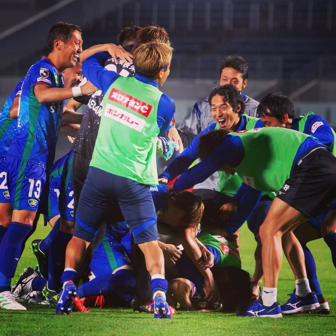 徳島ヴォルティスさんのインスタグラム写真 - (徳島ヴォルティスInstagram)「#天皇杯 5人目のキッカー #ウリンボエフ 選手がしっかり決めて勝利🏆 この日はベンチからチームを見守った #岩尾憲 選手も、勝利が確定した瞬間ピッチへ走り込み仲間たちをねぎらいました👏✨ #永井堅梧 選手は喜びの舞？！ 3年ぶりの得点、初のPK戦という #佐藤晃大 選手🌟 チームが一つなった #天皇杯 2回戦でした🤝💫 明日もみんなで共にアツく戦いましょう⚽️‼️ #徳島ヴォルティス #vortis #wearevortis #ヴォルスタグラム  #徳島県 #Jリーグ #サッカー #吉野川市民デー #ナイターゲーム」7月6日 15時21分 - tokushima_vortis