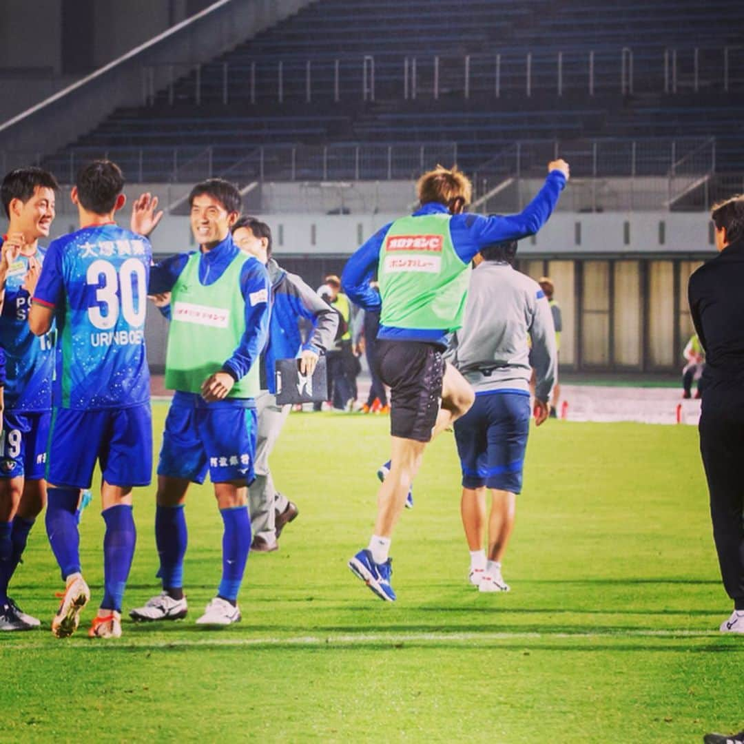 徳島ヴォルティスさんのインスタグラム写真 - (徳島ヴォルティスInstagram)「#天皇杯 5人目のキッカー #ウリンボエフ 選手がしっかり決めて勝利🏆 この日はベンチからチームを見守った #岩尾憲 選手も、勝利が確定した瞬間ピッチへ走り込み仲間たちをねぎらいました👏✨ #永井堅梧 選手は喜びの舞？！ 3年ぶりの得点、初のPK戦という #佐藤晃大 選手🌟 チームが一つなった #天皇杯 2回戦でした🤝💫 明日もみんなで共にアツく戦いましょう⚽️‼️ #徳島ヴォルティス #vortis #wearevortis #ヴォルスタグラム  #徳島県 #Jリーグ #サッカー #吉野川市民デー #ナイターゲーム」7月6日 15時21分 - tokushima_vortis