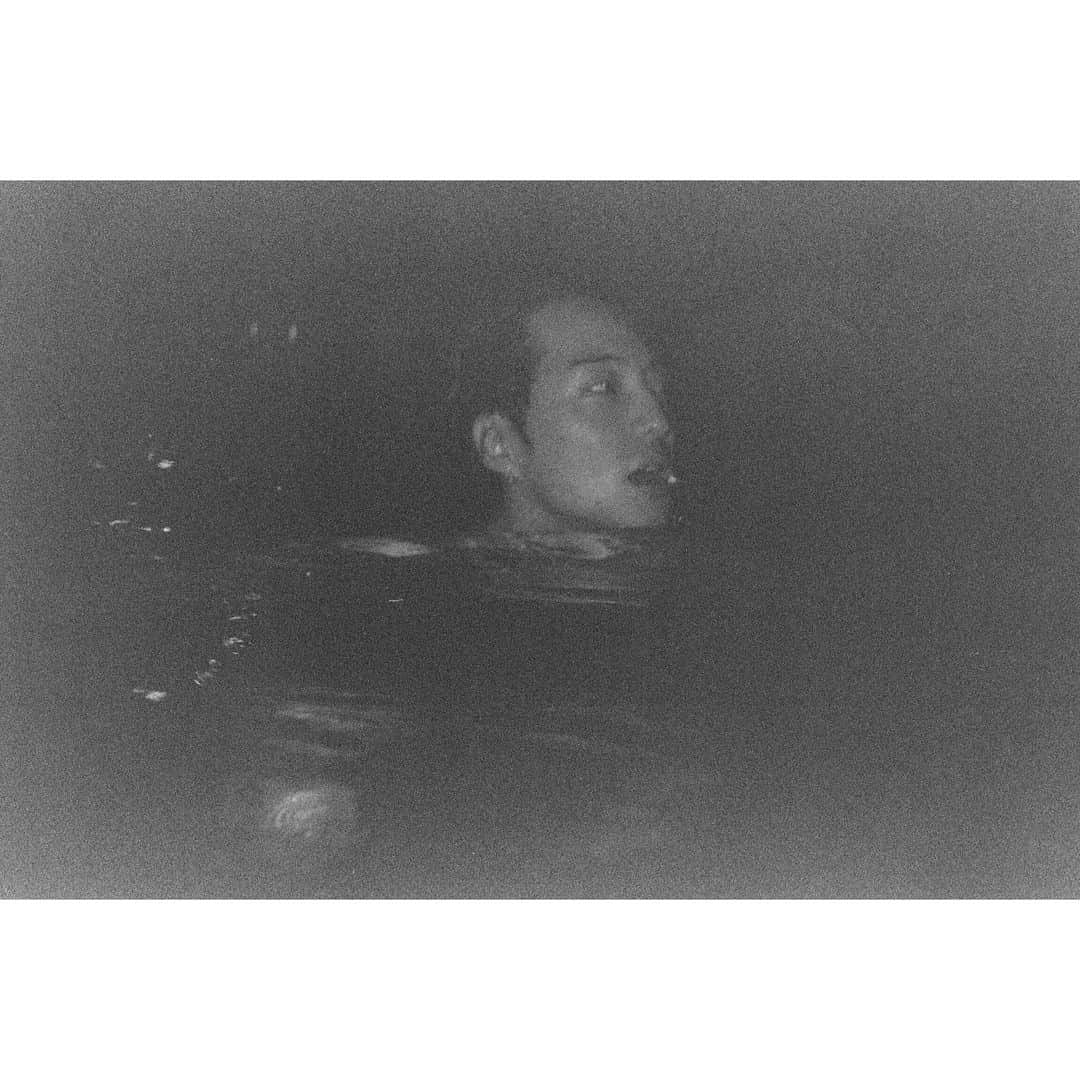 カン・スンユンさんのインスタグラム写真 - (カン・スンユンInstagram)「수영하고 싶은 날씨🥵」7月6日 15時27分 - w_n_r00