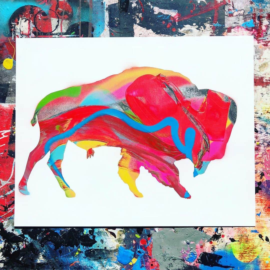 のインスタグラム：「Arm is still hurt/damaged , did a small run of Buffalo’s as a test. Due to injury I have to slow down by 80% and my hand and lines have to be exacting and deliberate. This is what you get BALANCE, this is the under painting for one of the next set I am doing this weekend if my arm is not killing me.  PS getting worried it not recovering at all seem to be worse.. #rollandberry #buffalo #westernart #nativeamerican #nativeart #bison #buffaloes #abstractart #contemporaryart #energy #love #light #frequency #vibration #powerful #natureart #beautiful #fearless #believeinyourself #billionaire #unstoppable #universe #iwillalwaysmissyoujason」