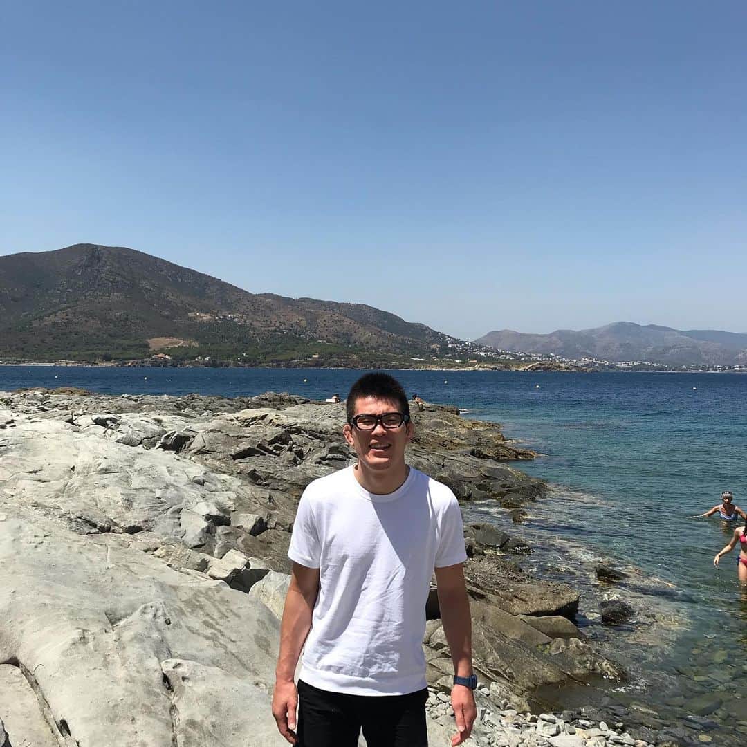 青木真也のインスタグラム：「スペインの海。田舎町を味わう。あとは練習。#spain #shinyaaoki ＃海#柔術＃パエリア」
