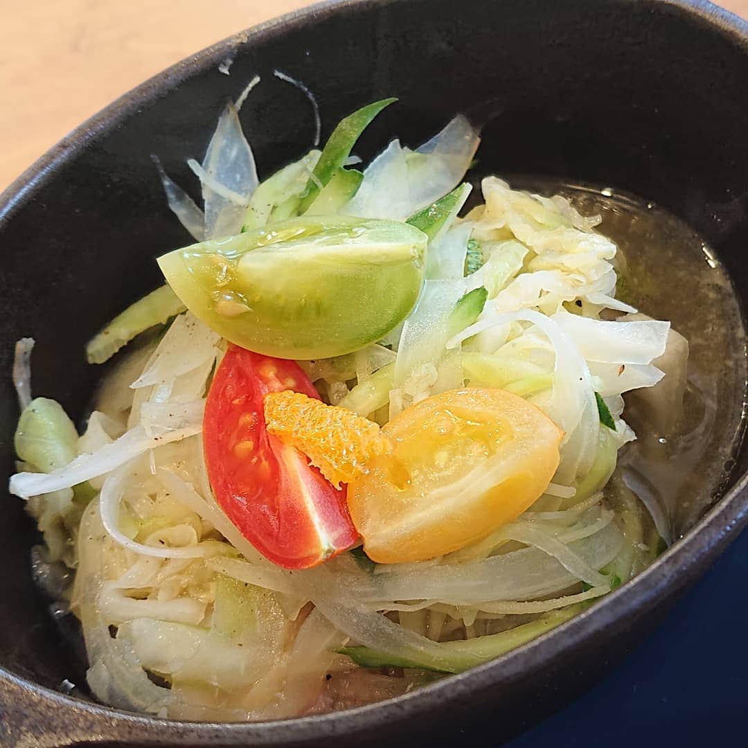 有本香さんのインスタグラム写真 - (有本香Instagram)「色とりどりのプチトマトとシャキシャキ野菜をのせた豚肉のジンジャー煮込み。」7月6日 15時40分 - arimotokaori