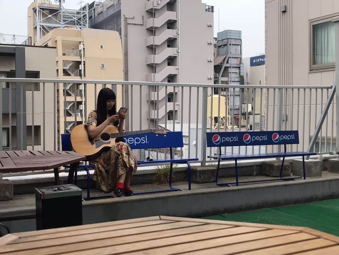 中村千尋さんのインスタグラム写真 - (中村千尋Instagram)「#大阪 #心斎橋ジャニス 同じビルの中に場外馬券売り場があるライブハウスは初めて！ しかも地方競馬の！！！！😳 せっかくだから、1レースやるかと 名前にシンパシーを感じた「ドロダンゴ」ちゃんを買ったら当たった！！このお金でたこ焼き食べた･̑◡･̑ドロダンゴちゃんありがとう  この日のライブは 歌が好きだなぁとしみじみ思ってしまうような温か空間だった たくさん駆けつけてくれて驚き ありがとうございました☺️ 翌日は #エフエムあまがさき にもおじゃまできて嬉しかったです◡̈」7月6日 15時41分 - nanakanakamurachihiro