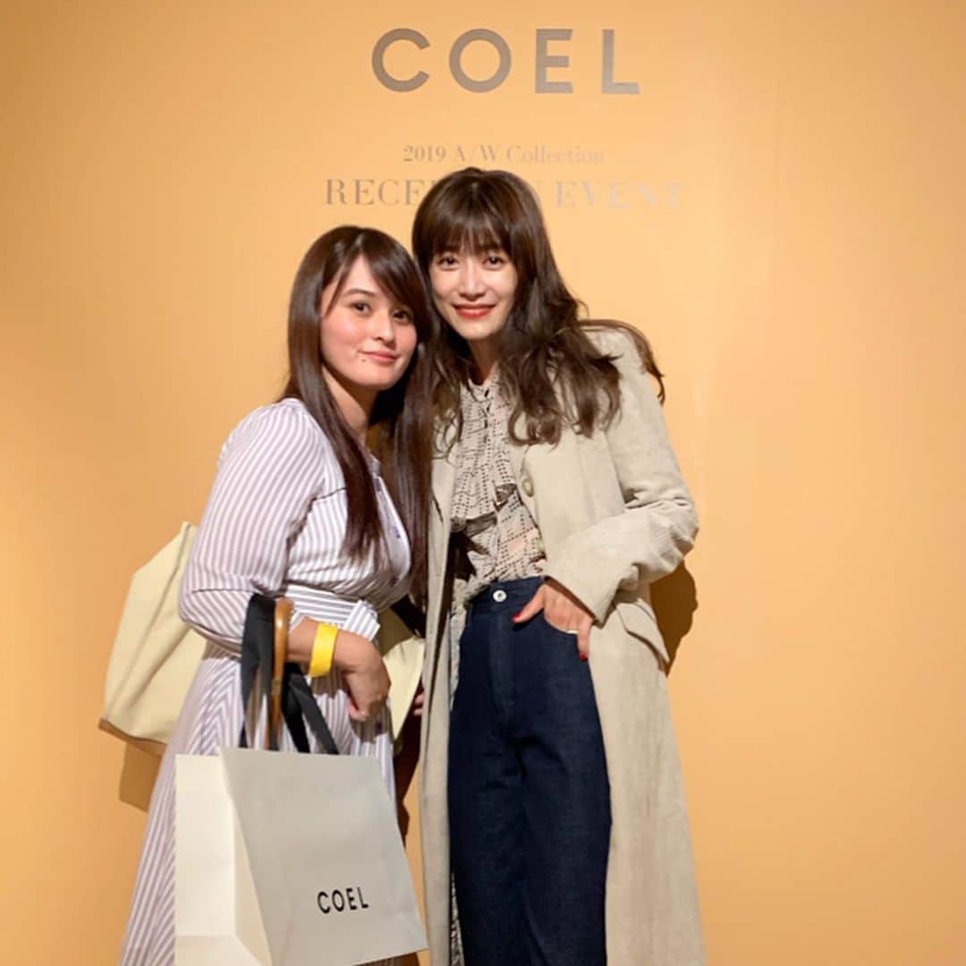 奥山夏織さんのインスタグラム写真 - (奥山夏織Instagram)「昨日は大好きな#coel の展示会にお邪魔してきました💓 ・ ブランドのクリエイティブディレクターをしている#ヨンアさん は相変わらずお綺麗で素敵でした〜☺️✨顔が小さい❣️ ・ 今回もニットとトップス2枚を購入💓ピンクのコートも気になったけど今年何つけたか忘れてしまったので、とりあえず我慢👀❣️笑 ・ 洗練されたヨンアさんのブランドは全てが大人可愛く着心地がいい生地になってます💓ますますファンになってしまいました♪ ・・・ #coel #ヨンア さん#コエル #秋冬展示会 #autumn #winter #展示会 #コエル展示会 #coel展示会 #coelcollection」7月6日 16時02分 - okuyama_kaori
