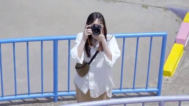 中田絢千のインスタグラム：「Nikon スペシャルムービー「人を動かす力」（街に挨拶篇）に出演しています。 都会に出てきたてほやほやの新社会人です。 ・ はじめて ちょっといいカメラ を持った時のどきどき感、何撮ろうかなと考えるだけで楽しい高揚感を思い出しました。みてね。#nikon」