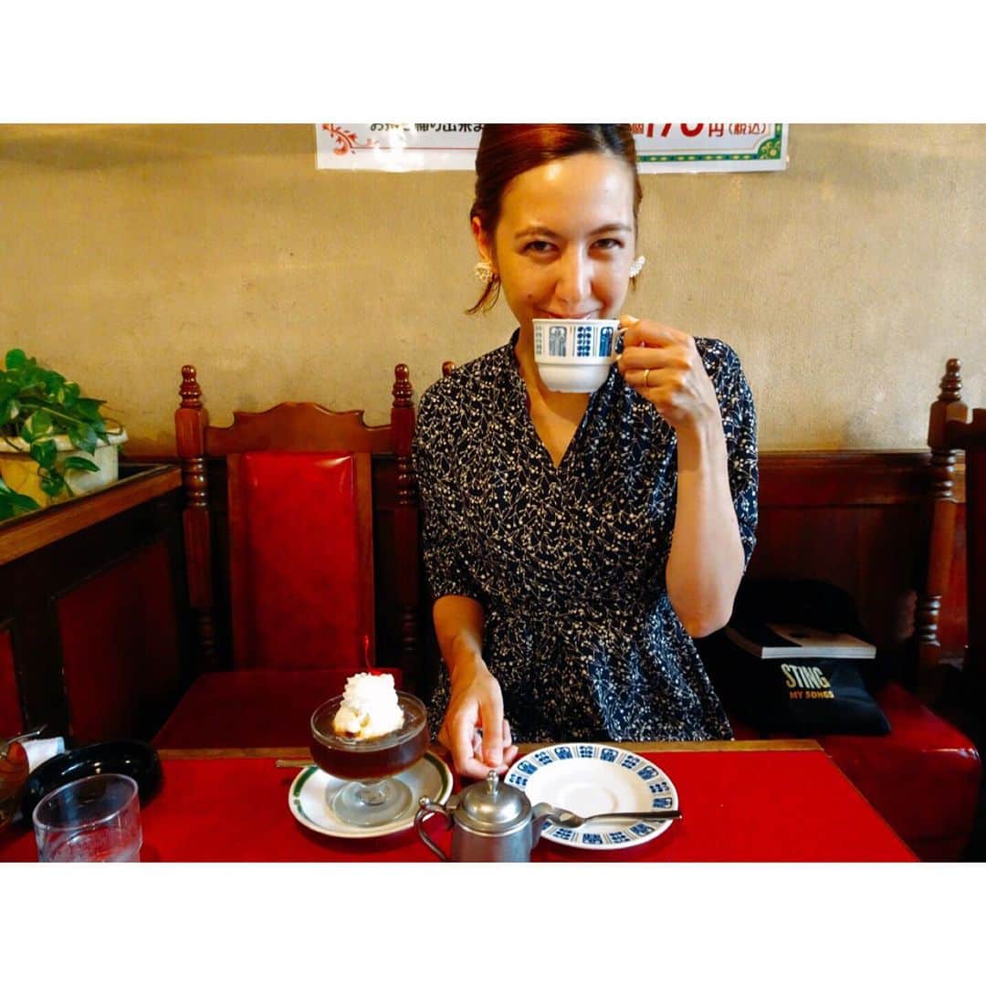 イレーネのインスタグラム：「喫茶だがや☕️ 本日のLife is Playのコーナーでは大竹敏之さんの「名古屋の喫茶店完全版」を片手に、レトロな喫茶店巡りを楽しみました。  この数年喫茶店やコーヒー屋さんが大好きで行きつけもあるのですが、この本はそんな店も載っていたり、知らなかったお店も載っていたり、とにかく読み物としても楽しい。ぜひ読んでほしいです。  今回は中区三の丸の官庁街にある喫茶さくら、そして写真ないのですが覚王山のモレーキへ。どちらもゆったりとした空気感ながら、名古屋の日常に欠かせない現役感をビシバシ感じさせていました。  次はどこ行こうかしゃん  #zipfm #wakeywakey #喫茶 #喫茶店 #喫茶店巡り #喫茶さくら #名古屋の喫茶店完全版 #名古屋グルメ #名古屋 #モレーキ」