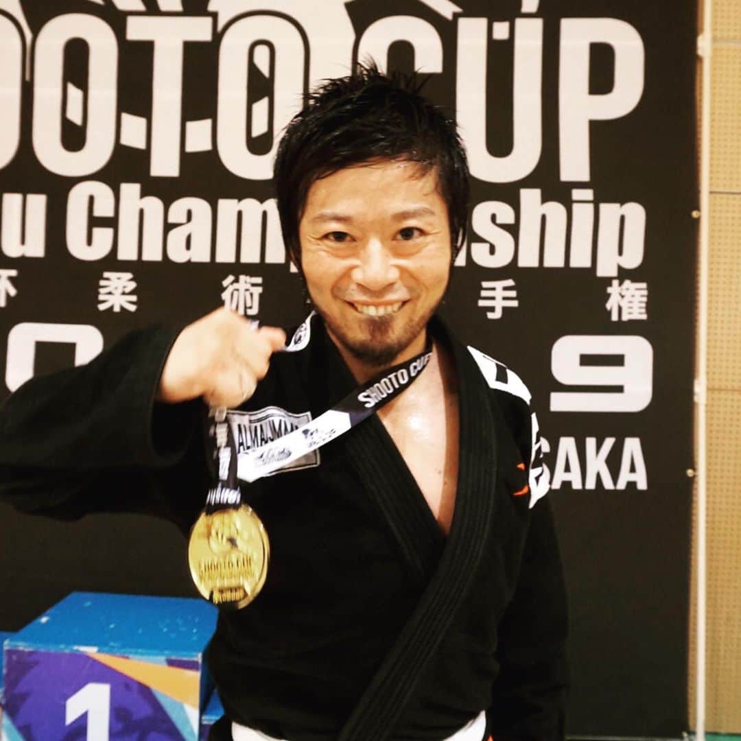 のインスタグラム：「修斗杯柔術選手権 マスター3白帯ライトフェザー優勝🏅  #イナ戦 #イナズマ戦隊 #修斗杯柔術選手権2019  #柔術 #bjj #tribetokyomma」