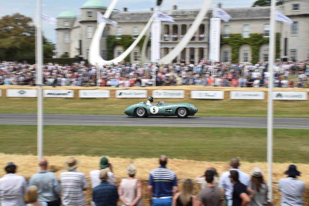 前澤友作さんのインスタグラム写真 - (前澤友作Instagram)「Goodwood Festival of speed 2日目も盛り上がっていました！貴重な車が続々と！！ #やまけんレポート  The second day of the Goodwood Festival of Speed still in great vibes!!! Precious cars presented one after another!!! #goodwood #fos #goodwoodfos」7月6日 16時22分 - mzsupercar