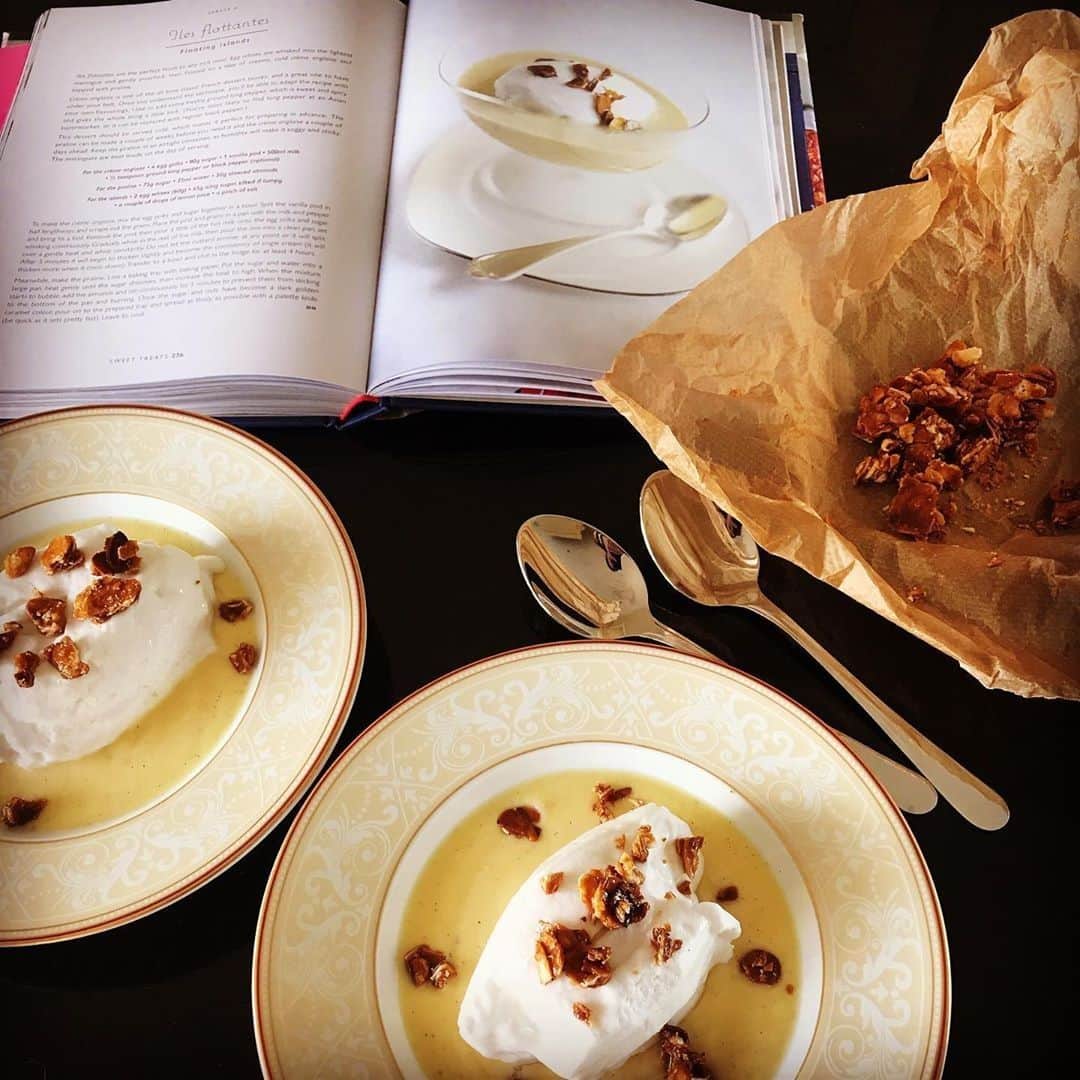 レイチェル・クーさんのインスタグラム写真 - (レイチェル・クーInstagram)「Have you ever tried poaching meringues ala my 'floating islands' recipe from #TheLittleParisKitchen 📖 ? Love this perfectly styled version by @mstaraduggan - thanks for sharing 👏🏻👏🏻 . . . . . . . #rachelkhoo #recipe #fanpost #meringues #FloatingIslands #dessert #recipebook #french」7月6日 16時35分 - rachelkhooks