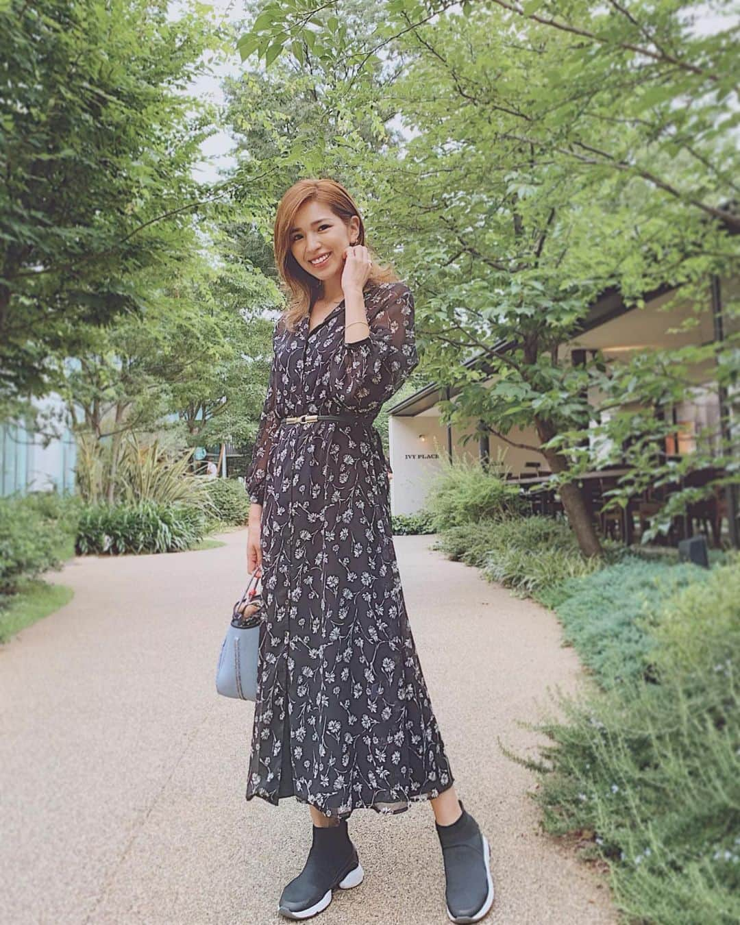 来夏さんのインスタグラム写真 - (来夏Instagram)「#💚 梅雨時期はどんよりだけど 外にでたらやっぱり気持ちがよかった☺️🎐 _  昨日着てたのは #willfully のシフォンシャツワンピ👗 前あけてパンツなんかとあわせても着れるし  ヘビロテ中😍 🏷 #outfit  #colehaan #stateofescape」7月6日 16時27分 - rairairaika