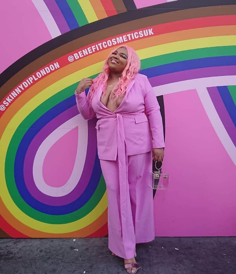 Benefit Cosmetics UKさんのインスタグラム写真 - (Benefit Cosmetics UKInstagram)「Show us your PRIDE 🌈✨ We've had a magical week so far celebrating #londonpride2019 with @skinnydiplondon, getting #outnbrowd for a series of PRIDE educational events & panellist LBGTQ+ conversations. 👏 The celebrations DON'T stop there, join us for the LAST day of the #beyondtherainbow @hatesucks pop up to get your BROWS ready for #londonpride & support @diversityrm @mindoutlgbtq @ukblackpride 🌈 . . #regrams in order from @m.rbeauty, @lucylondonofficial, @jamieandfifi & @dolly_pawton, @bellaandbunny_, @makeupdeen & @lalaloveofficial you all SLAY 👏💕 #benefit #beauty #pride #londonpride #outnbrowd #hatesucks #beyondtherainbow . . . 📷 Image Description: A collection of PRIDE regrams from the @skinnydiplondon x benefit hate sucks pop up.」7月6日 16時49分 - benefitcosmeticsuk