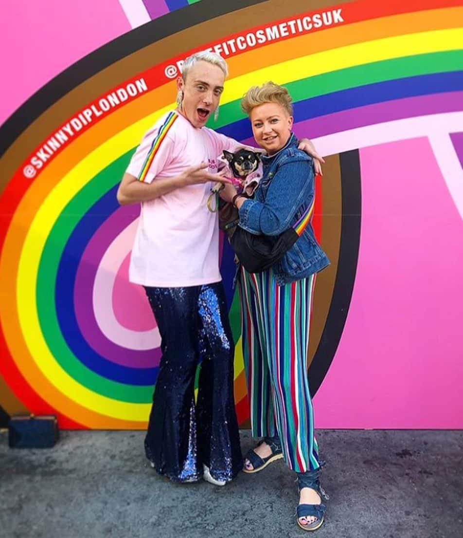 Benefit Cosmetics UKさんのインスタグラム写真 - (Benefit Cosmetics UKInstagram)「Show us your PRIDE 🌈✨ We've had a magical week so far celebrating #londonpride2019 with @skinnydiplondon, getting #outnbrowd for a series of PRIDE educational events & panellist LBGTQ+ conversations. 👏 The celebrations DON'T stop there, join us for the LAST day of the #beyondtherainbow @hatesucks pop up to get your BROWS ready for #londonpride & support @diversityrm @mindoutlgbtq @ukblackpride 🌈 . . #regrams in order from @m.rbeauty, @lucylondonofficial, @jamieandfifi & @dolly_pawton, @bellaandbunny_, @makeupdeen & @lalaloveofficial you all SLAY 👏💕 #benefit #beauty #pride #londonpride #outnbrowd #hatesucks #beyondtherainbow . . . 📷 Image Description: A collection of PRIDE regrams from the @skinnydiplondon x benefit hate sucks pop up.」7月6日 16時49分 - benefitcosmeticsuk