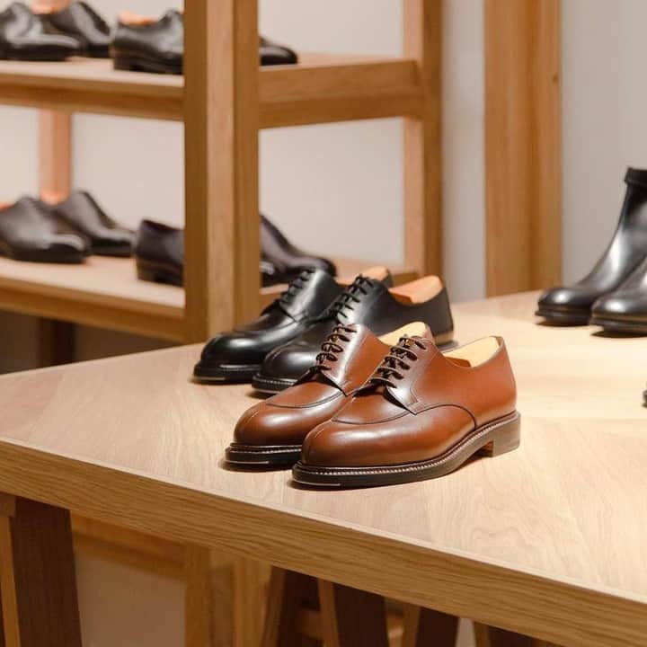 のインスタグラム：「Les plus beaux modèles J.M.Weston sont à Bordeaux. __ Good wine and leather shoes.  #JMWeston #Bordeaux #Shopping #Shoes #MadeinFrance」