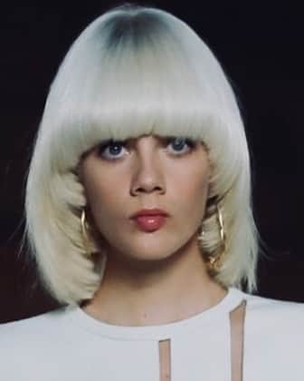 マリヤン・ジョンクマンのインスタグラム：「FENDI FENDI FENDI FENDI FIEND 😈💞」