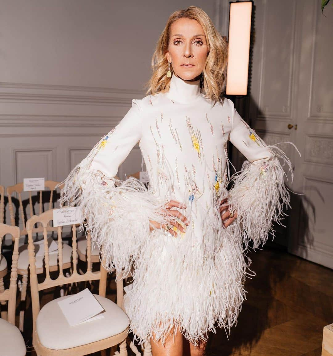 Valentinoさんのインスタグラム写真 - (ValentinoInstagram)「In conversation with @celinedion, @kristinscottthomas and @heidiklum at #ValentinoHauteCouture #FallWinter1920 by @pppiccioli. Photo by @germanlarkin.」7月6日 17時22分 - maisonvalentino