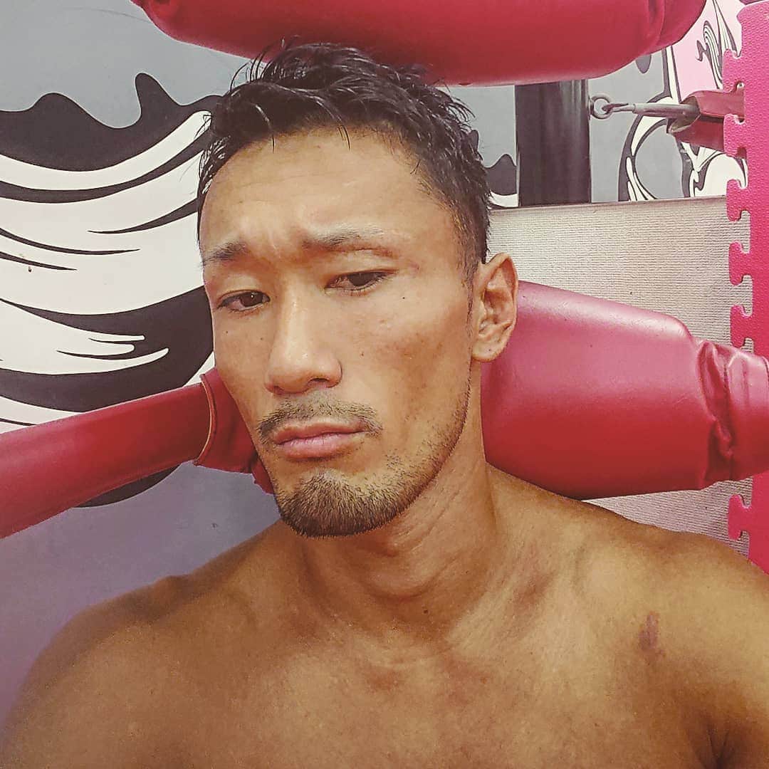 梅野源治のインスタグラム：「今週のトレーニング終了👊 練習がハードで勝手に痩せてくる  #頬がこけた #試合まで残り15日」