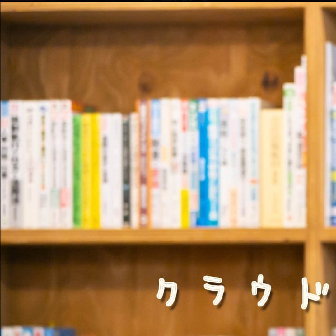 一木千洋さんのインスタグラム写真 - (一木千洋Instagram)「⑥さいごに﻿ ﻿ ﻿ ここまで読んでくださり、﻿ ありがとうございます。﻿ ﻿ ﻿ この6枚の写真の文章を通して﻿ なぜクラウドファンディングに挑戦してるのか、﻿ わたしの身に起こった変化とか、﻿ まわりを信じる大切さとか、﻿ 色々書かせていただきました。﻿ ﻿ ﻿ ﻿ これを読んで何を受け取るかは読んだ人の自由で、﻿ 何を感じてくれても嬉しいし、﻿ 誤解を恐れずに言うなら、﻿ 何も感じなくていいな、て思ってます。﻿ ﻿ ﻿ ただ読んでくれたというだけで何かしら言葉にならないものが残っていると思うから。﻿ ﻿ ﻿ ﻿ ﻿ クラウドファンディングに挑戦する前の私っていったいどんな人間だっただろう？﻿ ﻿ ﻿ 声優？﻿ 声優の前は？﻿ ﻿ ﻿ 「声優になりたい」﻿ ﻿ ﻿ 自分の将来のことなのに、中学生の私は、口に出して人に全然言えませんでした。﻿ ﻿ 漫画家になりたい、て言っている友達とはお互いの将来の話ができました。﻿ ﻿ それは、反対されるのが怖かったから。﻿ ﻿ すごくビビリで、反対されたら涙が出て何も言えなくなってしまいそうだったから。﻿ ﻿ ﻿ その頃から「とりあえず行動する、人にいうのはもっと後」みたいな感じで、勝手にひとりで頑張っている気になっていました。﻿ ﻿ ﻿ ﻿ 結局、将来の話は両親と話をすることは避けて通れないし、仕事上で大切なのは「ほう・れん・そう（報告 連絡 相談）」だから、﻿ ﻿ ここまで活動させてもらってるってことは﻿ まわりの人にたくさん助けられて、﻿ 多くのことを言葉にして、﻿ ひとりで頑張ってたわけじゃない、﻿ ていう証なんだけど、﻿ ﻿ ﻿ 意識の上では勝手にひとりで頑張ってるつもりになっていました。﻿ ﻿ ﻿ ﻿ ﻿ 今回のフォトエッセイのクラウドファンディングは、何ヶ月も前から応援してくれているファンのみんなとこのプロジェクトの会議をし、﻿ ﻿ 公開してからも、生放送、Twitter、ブログなどで話し合いながら、プロジェクトを作っていきました。﻿ ﻿ ﻿ ﻿ 現在、ストレッチゴールであるソロライブの開催も決定し、フォトエッセイを充実させるような案を考えながら、ライブの企画も進めています。﻿ ﻿ ﻿ ﻿ こんなふうに自分が主体で動く企画について頭をつかうのはいままでにない時間であると同時に、﻿ 声優としてお芝居をしている時とはまた違うものを私にもたらしてくれました。﻿ ﻿ ﻿ それはみんなとのつながりを深く感じさせてくれるし、﻿ あたたな場所をいっしょに作っているという楽しさ﻿ ひとりで頑張っているつもりになっていた過去の自分との決別も経験させてくれました。﻿ ﻿ ﻿ ﻿ お芝居は、3つの要素がないと完成しないと聞いたことがありますか？﻿ ﻿ ﻿ 1つは、劇場﻿ 2つは、役者﻿ 3つは？﻿ ﻿ ﻿ この3つ目が一番大事で、この要素がないと芝居は完成しません。﻿ ﻿ ﻿ ﻿ それは、お客さん﻿ ﻿ ﻿ 「見てくれるひとがいて、初めて芝居は成立する﻿ だから作る側が独りよがりでやるものじゃない」﻿ ﻿ ﻿ これは、芝居を始めたばかりの時に先生が繰り返し繰り返し言っていたこと。﻿ ﻿ ﻿ 芝居を初めてもう15年（声優になってからは9年）、これを忘れたことはなかったはずだったのに、ふと芝居をしていない時、アフレコをしていない時、舞台から遠ざかっている時…﻿ 孤独を感じてしまう瞬間がありました。﻿ ﻿ ﻿ どんなに人混みにいても孤独を感じる﻿ 人は最後はひとり﻿ ﻿ ﻿ そんな言葉になんとなく影響されて、ひとりぼっちを感じてしまうことありました。﻿ ﻿ でも、こうしてクラファンに挑戦してみて、﻿ みんなと力を合わせてこんなにすごいことを達成して、﻿ 全然ひとりじゃないってことを思い出しました。﻿ ﻿ ﻿ なんでもひとりで出来るスーパーマンに憧れることもあるかもしれない。﻿ そう出来る人もいるかもしれない。﻿ ﻿ ﻿ でも私は、みんなといっしょに作り上げなければ完成しない芝居を仕事にしている声優で、﻿ きっともともと、みんなで何かをするのが、とっても好きなんだって改めて、﻿ 自信を持って言える。﻿ ﻿ ﻿ みんな、ここまでいっしょに走ってくれて、本当にありがとう。﻿ ﻿ ﻿ こんなすごいことが起こせるなんて、ひとりの力ではとても無理でした。﻿ みんなの力は、ただ足し算するだけじゃなくて、掛け算でどんどん大きくなっていくんだなって、振り返ってみて感じます。﻿ ﻿ ﻿ フォトエッセイのプロジェクトは、7月30日で募集は終わってしまうけど、私たちのつながりは決して終わりません。﻿ ﻿ ﻿ 願わくば、みんなのあたたかさが、この活動を通してひとりで頑張っている人に届きますように。﻿ ひとりじゃないよ、仲間がいるよ、と伝わりますように。﻿ ﻿ ﻿ ﻿ #クラウドファンディング #クラファン#クラファン挑戦中 #campfire #一木千洋 #フォトエッセイ #ライブ ﻿ #ソロライブ #イベント」7月6日 17時24分 - ikkichihiro