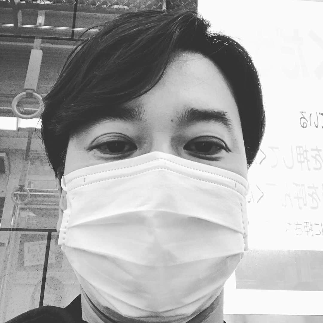 原田良也さんのインスタグラム写真 - (原田良也Instagram)「なんばでの仕事終わり、大切な用事で長堀橋に行かなあかんことに御堂筋線梅田駅で気づき、確か長堀橋は西梅田駅から四ツ橋線や、と思いめちゃめちゃ地下歩いて西梅田駅の改札に入って電車に乗り込んでから、長堀橋はそのまま梅田駅から御堂筋線に乗った方が近い事を思い出した。  すっかり滋賀県民です👍  #長堀橋に行けない」7月6日 17時25分 - irasshassee