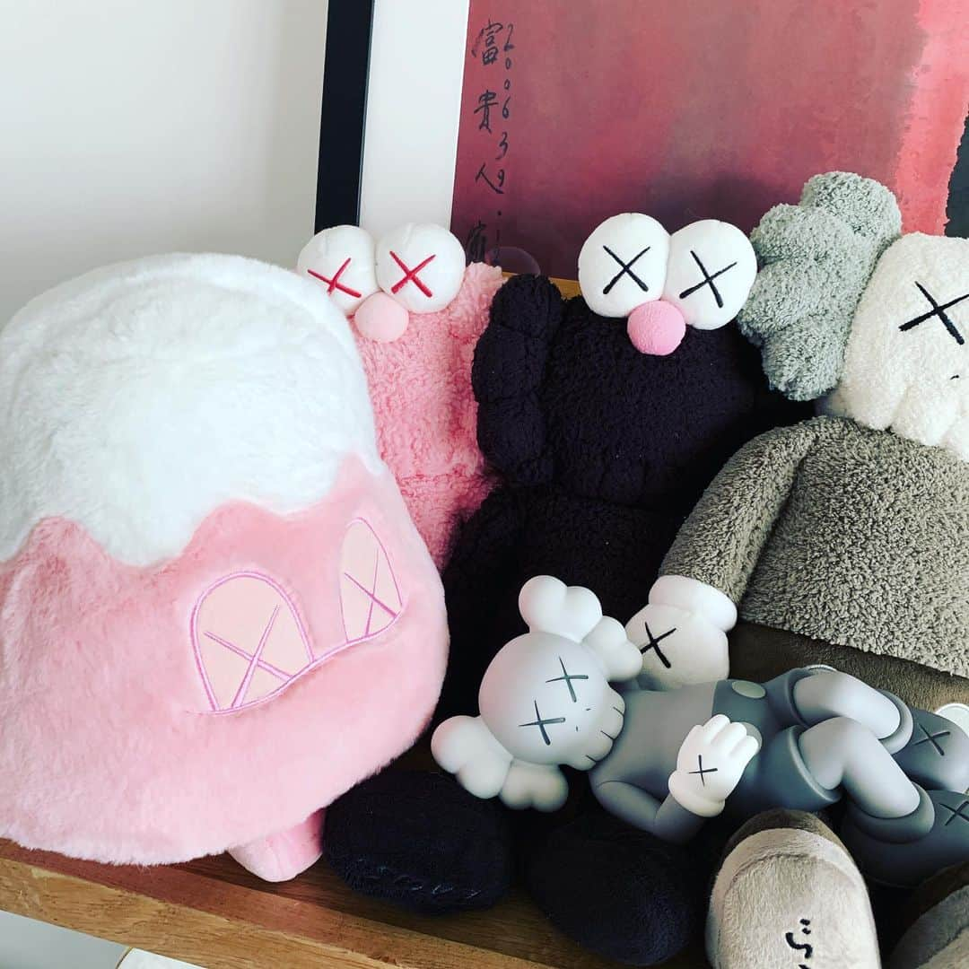 スー・チーさんのインスタグラム写真 - (スー・チーInstagram)「要幫他們找房子了🥰🥰🥰 #kaws」7月6日 17時25分 - sqwhat