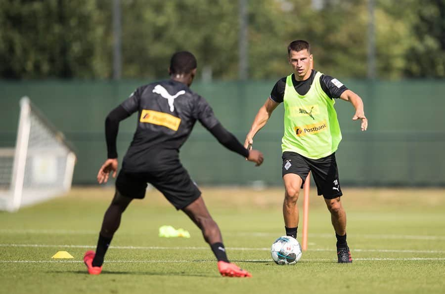 ボルシア・メンヒェングラートバッハさんのインスタグラム写真 - (ボルシア・メンヒェングラートバッハInstagram)「👋🏻 Willkommen im BORUSSIA-PARK, Stefan! 💚🙏🏻」7月6日 17時26分 - borussia