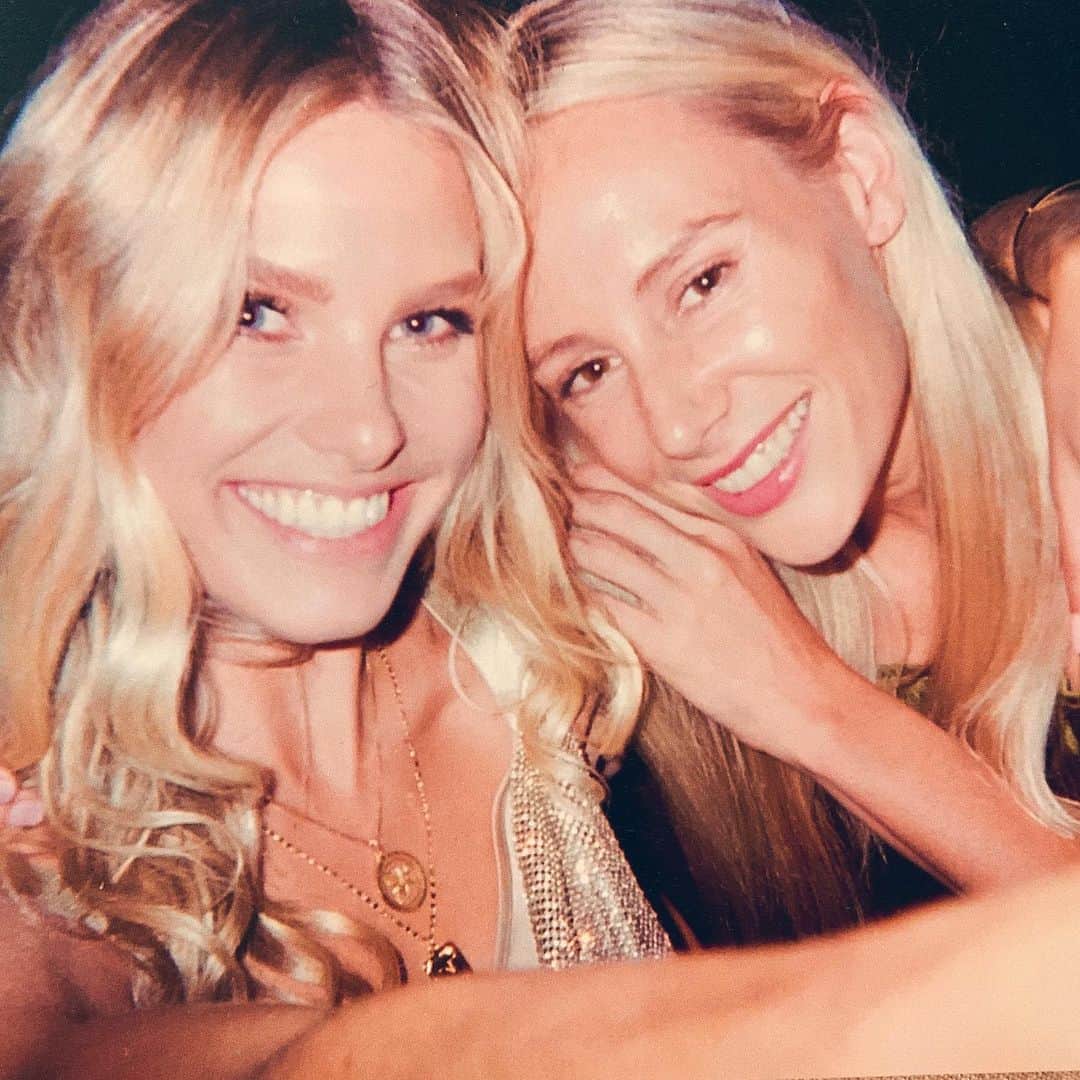 ナタリー・ジェーン・ローザーのインスタグラム：「It’s her birthday!!! Happy Birthday to my beautiful @becwilcock ❤️💃🏼」