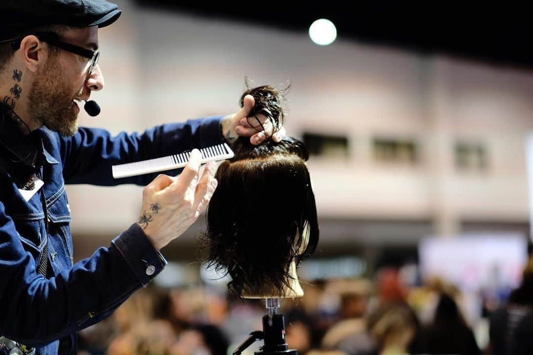 Sam Villaさんのインスタグラム写真 - (Sam VillaInstagram)「#SaturdaySpotlight on #SamVilla ArTeam Member @jesse.linares . Here he is on-stage at Premiere Orlando 2019 rocking a #cut and a #combflip. ⠀ ⠀ Jesse works full-time #behindthechair and promotes #education that develops the diversified skill set necessary for #insalon success. Jesse approaches education through a non-traditional approach to add #value for #stylists⠀ ⠀ Have you had the opportunity to advance your #education with Jesse Linares? Head to SAMVILLA . COM for more information on how to book him for your in-salon education!⠀ ⠀ 📷 : @ericaolivia」7月6日 23時02分 - samvillahair