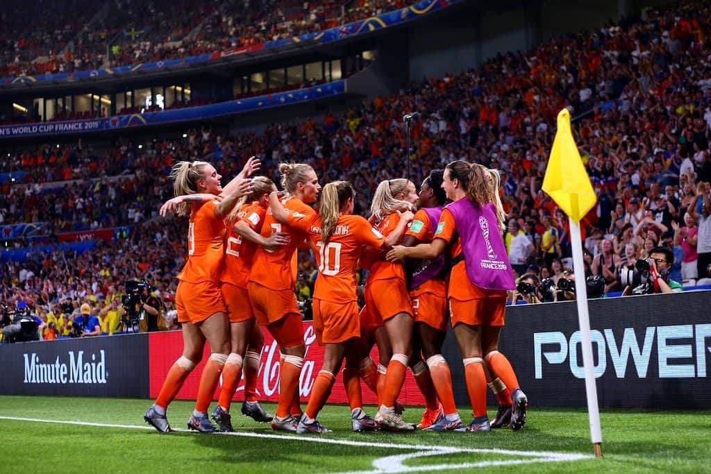 ジャッキー・グローネンのインスタグラム：「It’s not just memories, it’s Family 🧡 morgen mogen we. #onzejacht」