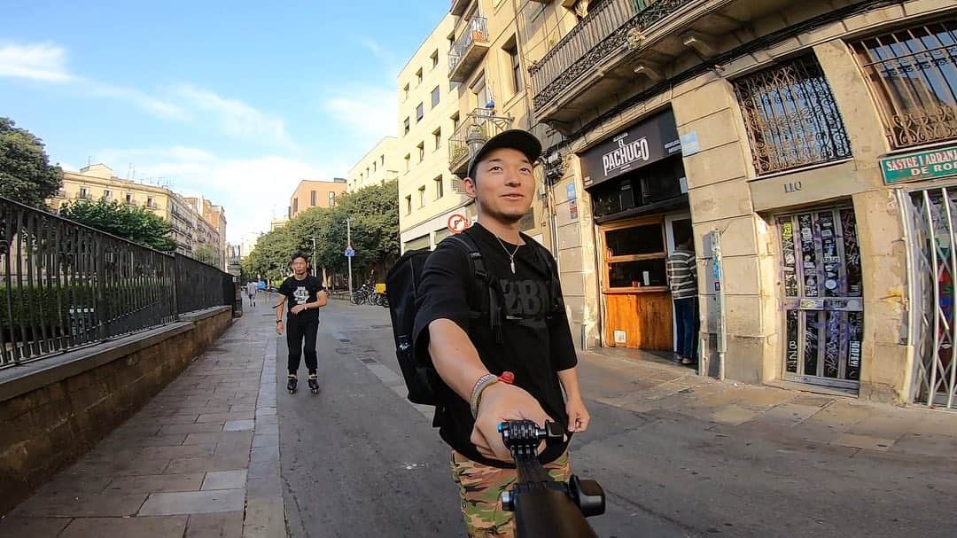安床武士さんのインスタグラム写真 - (安床武士Instagram)「Barcelona morning skating💯 自転車道が普及してるバルセロナでは街をインラインスケートで滑っている人もよく見かけます。 最高に気持ちいい朝の運動でした👍 @goodskates_inc  @usdskates  @canamonroad_japan  @lzbn_official  @papasu1048  #barcelona #inlineskate #GoProJP #goprohero7 #バルセロナ #朝活 #インラインスケート #安床武士 #takeshiyasutoko #LZBN #歩いてる時とは違う街の見え方」7月6日 17時43分 - takeshiyasutoko