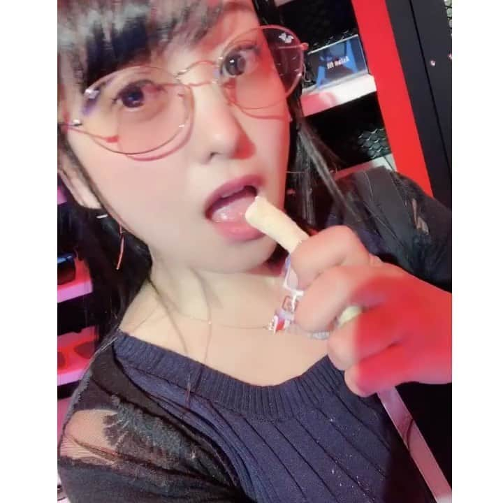 脊山麻理子のインスタグラム：「Ray-Ban Store SHIBUYA『七夕まつり』パーティーということで、夏祭りの駄菓子がたくさんあったよ♡私はきな粉餅頂きました♡懐かしい味でした(=^ェ^=) @rayban_japan  #raybanshibuya #レイバン渋谷1周年」